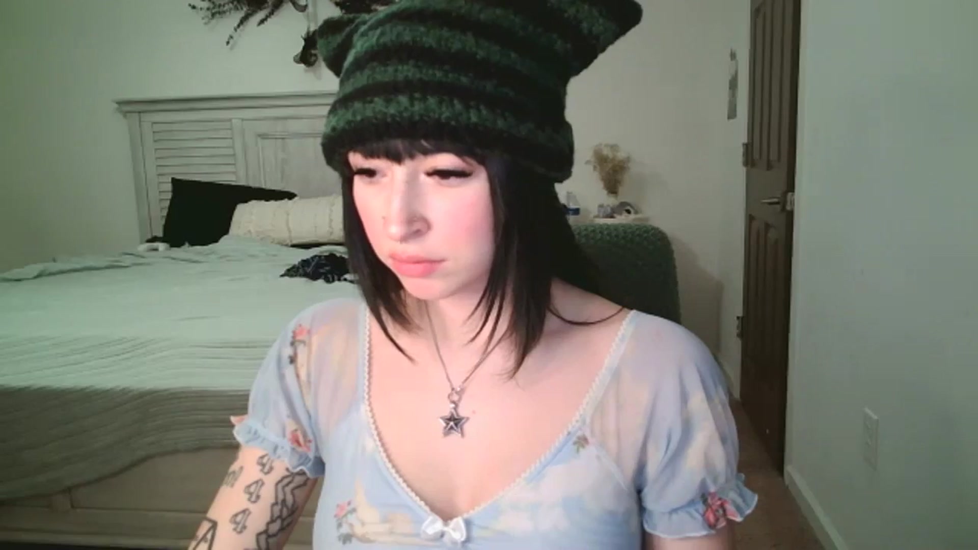 Gallery image thumbnail from XOSLEEPY's myfreecams stream on, 04/05/2024, 18:56 image 19 of 20