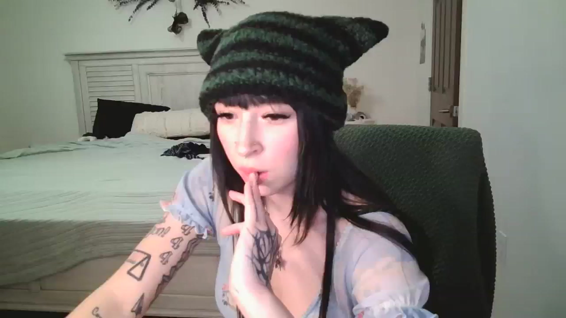 Gallery image thumbnail from XOSLEEPY's myfreecams stream on, 04/05/2024, 18:56 image 13 of 20