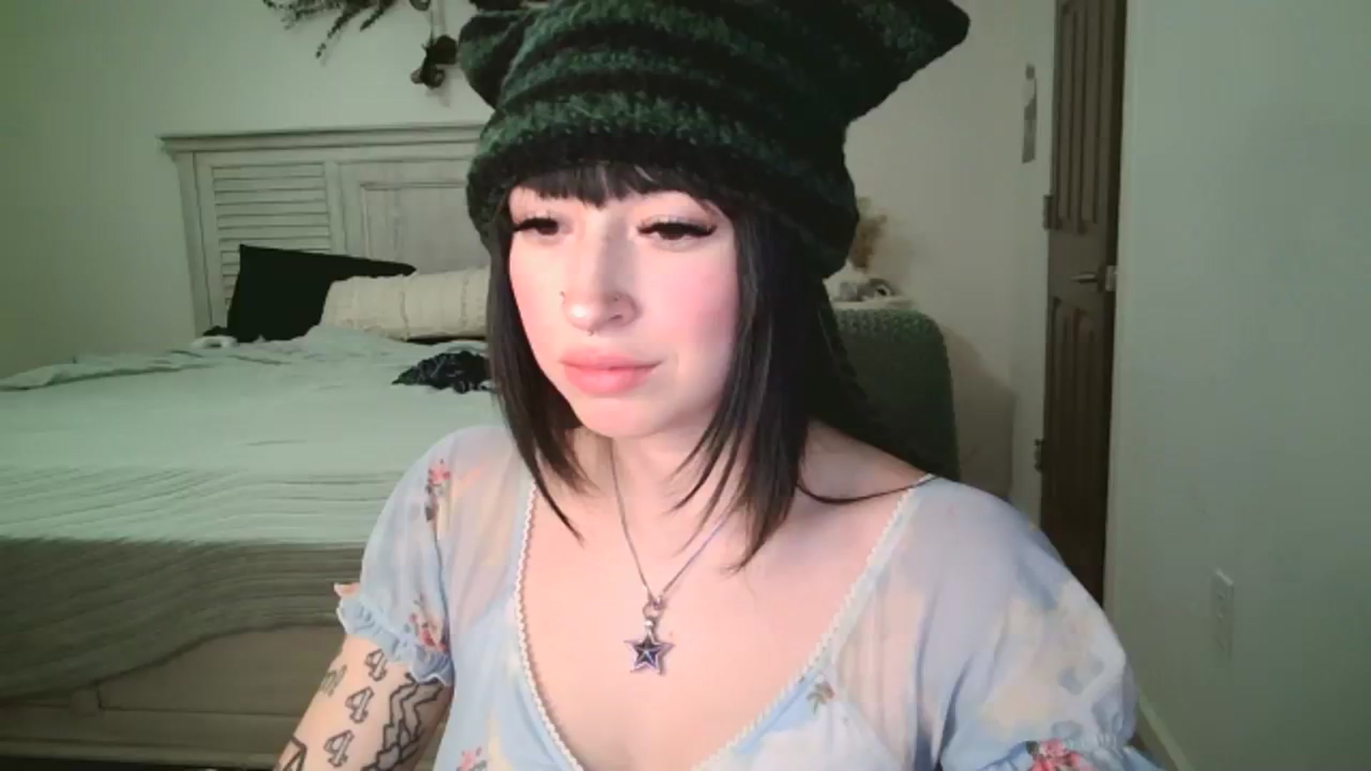 Gallery image thumbnail from XOSLEEPY's myfreecams stream on, 04/05/2024, 18:56 image 20 of 20
