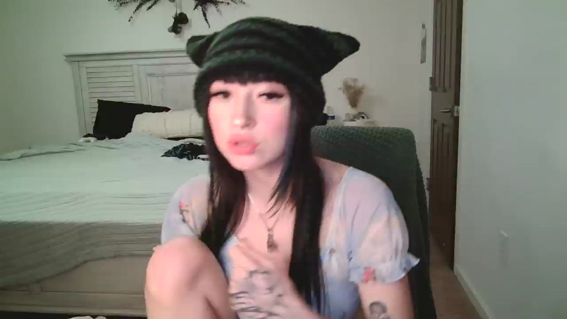 Gallery image thumbnail from XOSLEEPY's myfreecams stream on, 04/05/2024, 18:56 image 8 of 20