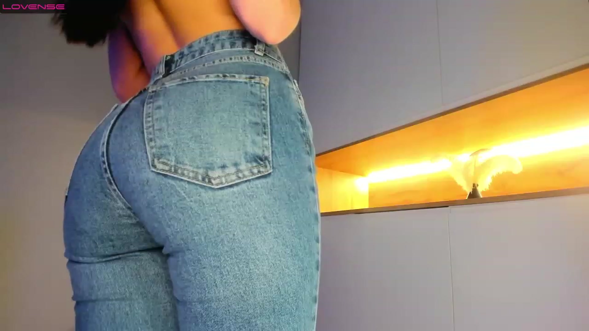 Gallery image thumbnail from XOXOGirl_'s myfreecams stream on, 03/28/2023, 19:38 image 8 of 20