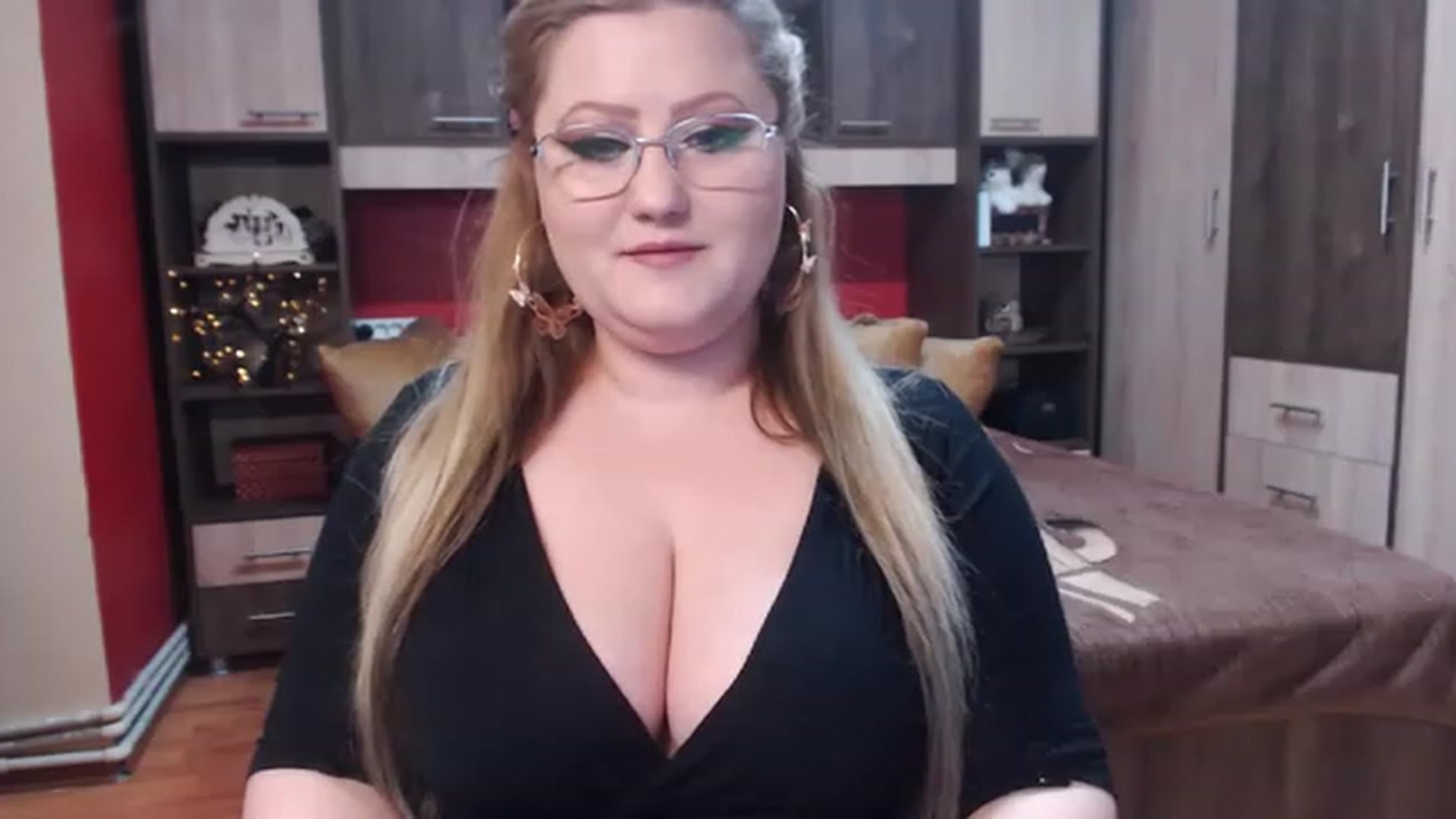Gallery image thumbnail from XShyTeaseX's myfreecams stream on, 04/03/2023, 10:35 image 11 of 20