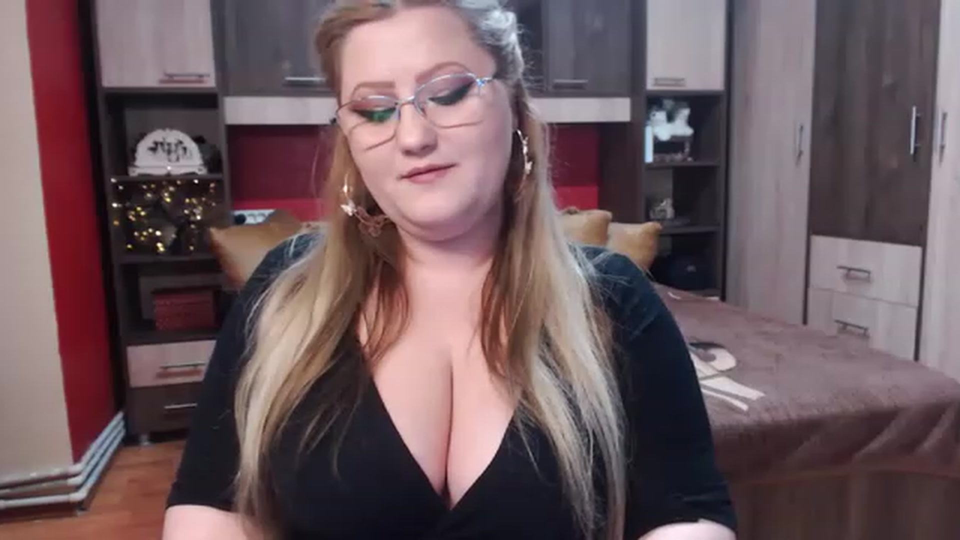 Gallery image thumbnail from XShyTeaseX's myfreecams stream on, 04/03/2023, 10:35 image 9 of 20