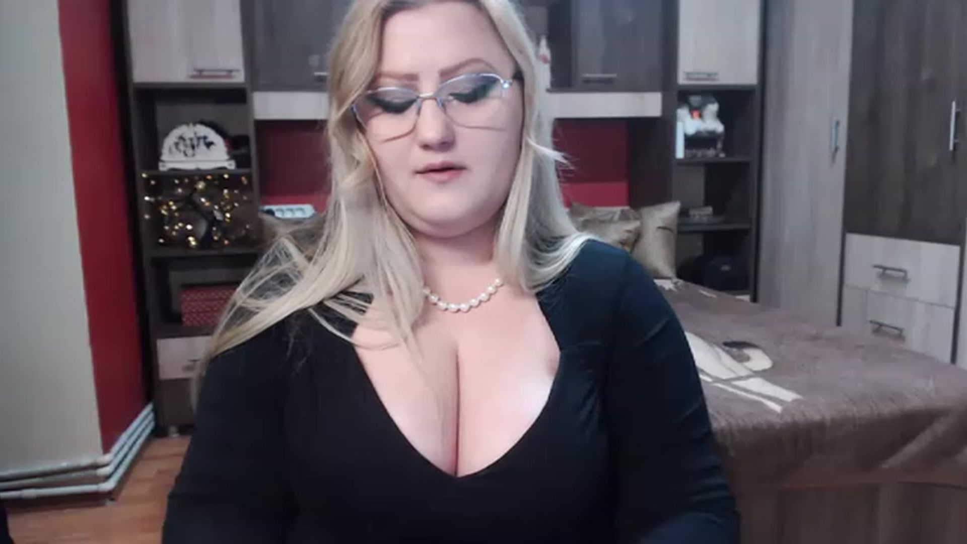 Gallery image thumbnail from XShyTeaseX's myfreecams stream on, 04/17/2023, 10:29 image 5 of 20