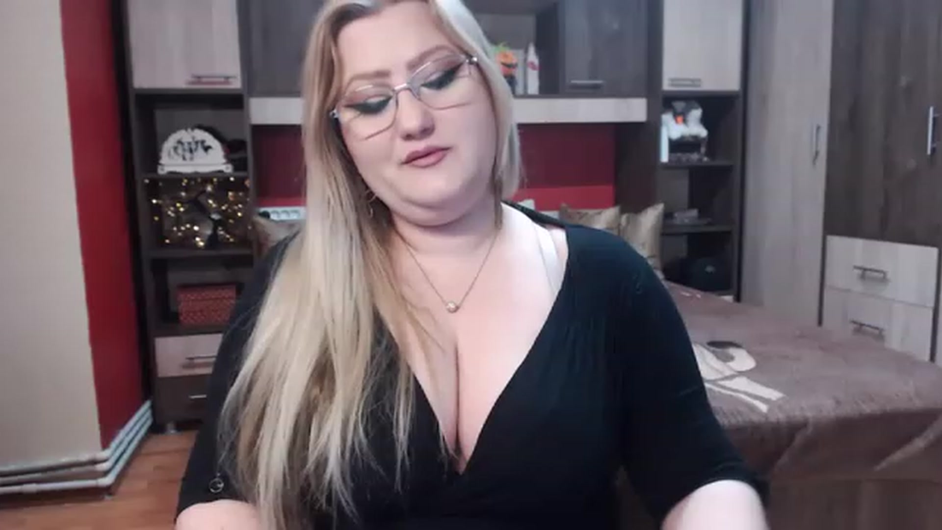 Gallery image thumbnail from XShyTeaseX's myfreecams stream on, 04/18/2023, 07:29 image 3 of 20