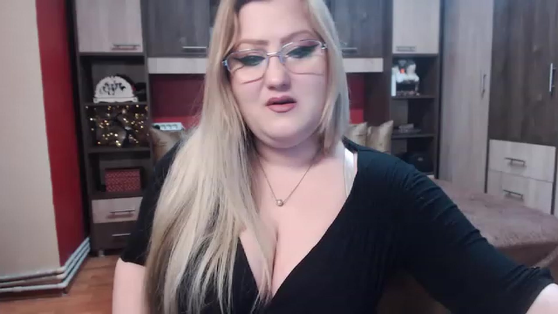 Gallery image thumbnail from XShyTeaseX's myfreecams stream on, 04/18/2023, 07:29 image 18 of 20