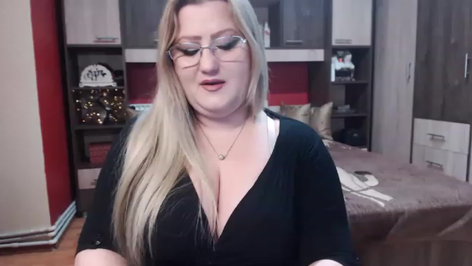 Gallery image thumbnail from XShyTeaseX's myfreecams stream on, 04/18/2023, 07:29 image 15 of 20