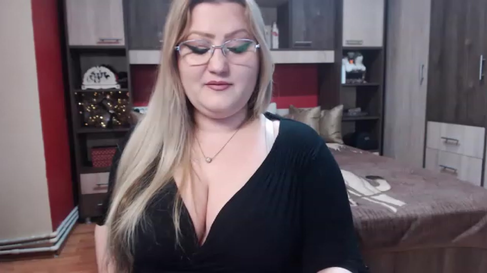 Gallery image thumbnail from XShyTeaseX's myfreecams stream on, 04/18/2023, 07:29 image 5 of 20