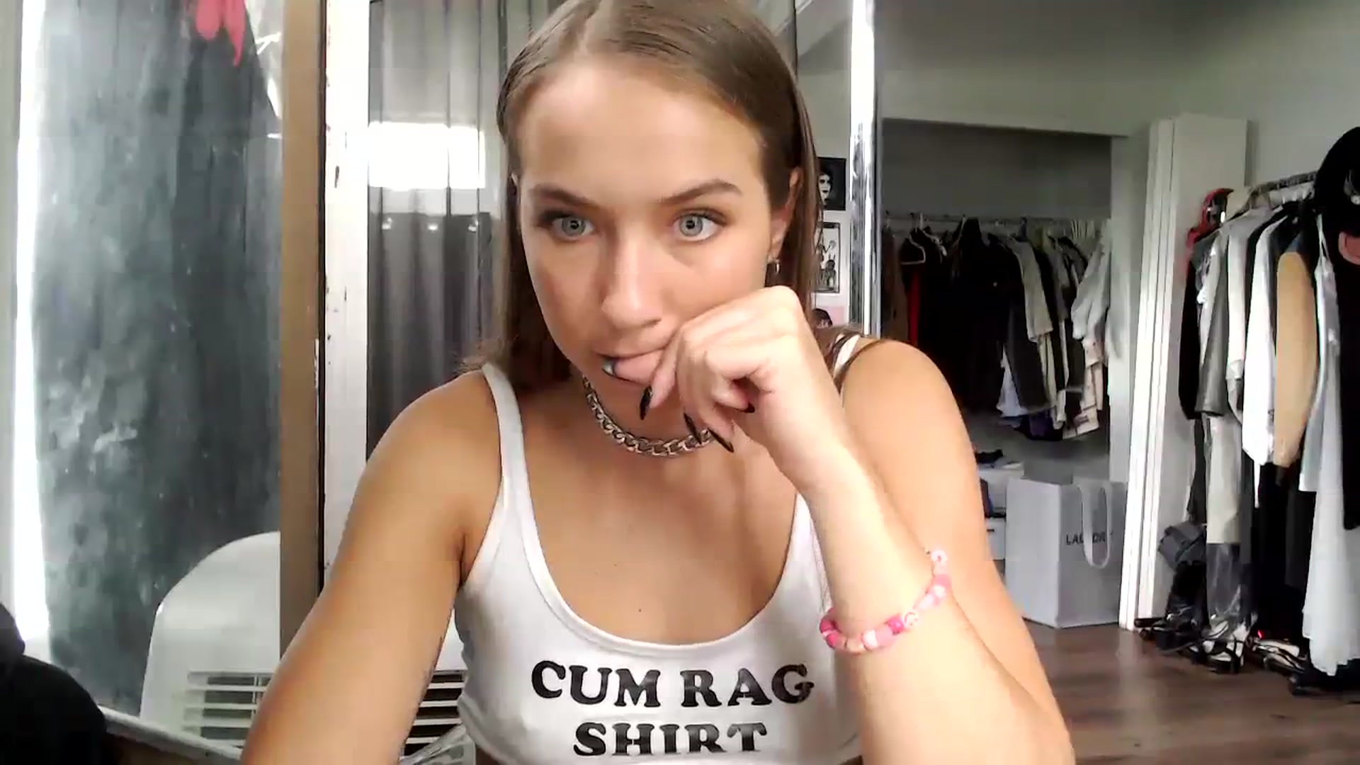 Gallery image thumbnail from XXViolett's myfreecams stream on, 08/06/2023, 20:58 image 2 of 20