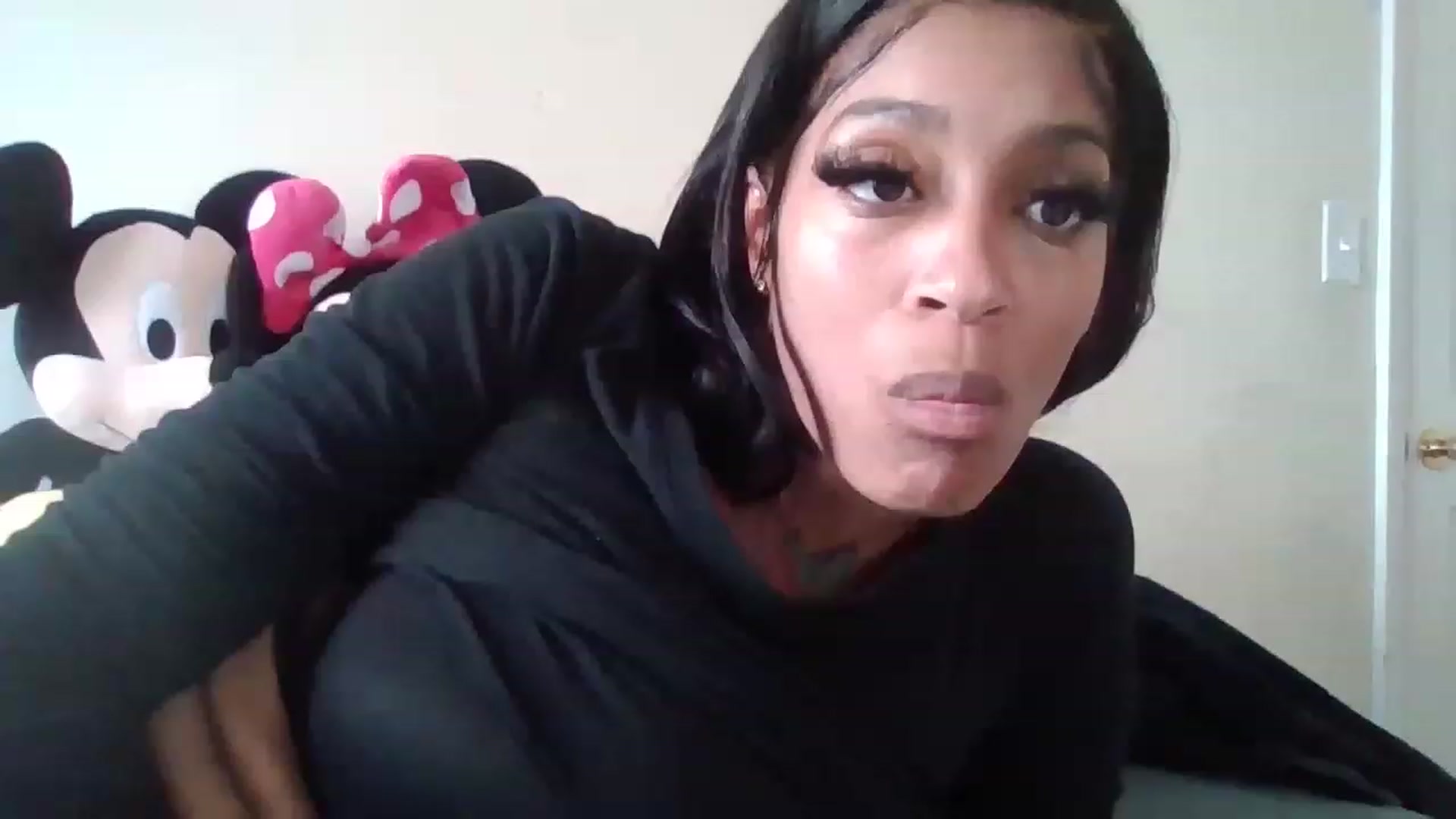 Gallery image thumbnail from XXXRedBone21's myfreecams stream on, 11/22/2022, 17:41 image 7 of 20