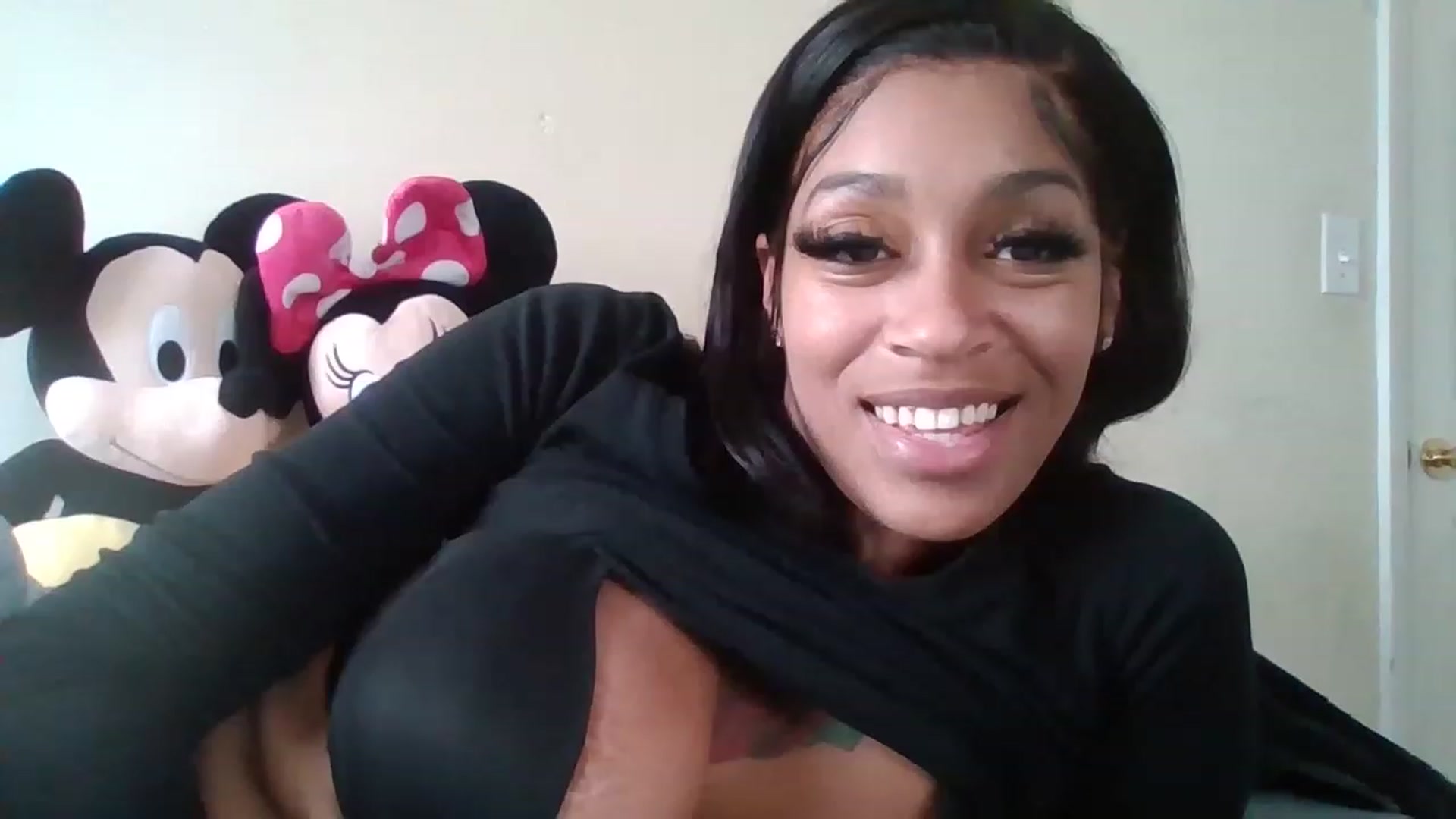 Gallery image thumbnail from XXXRedBone21's myfreecams stream on, 11/22/2022, 17:41 image 12 of 20