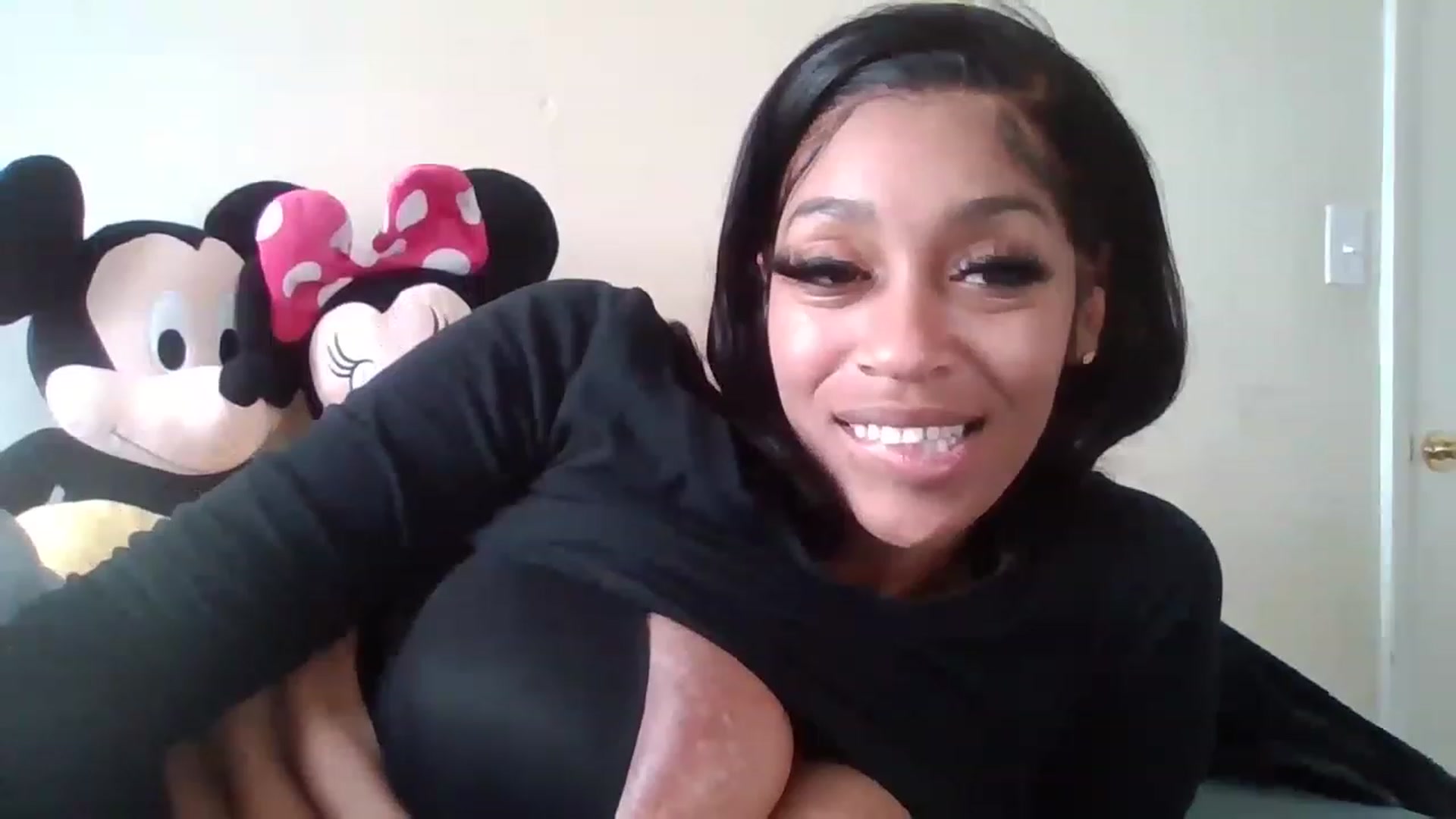 Gallery image thumbnail from XXXRedBone21's myfreecams stream on, 11/22/2022, 17:41 image 10 of 20