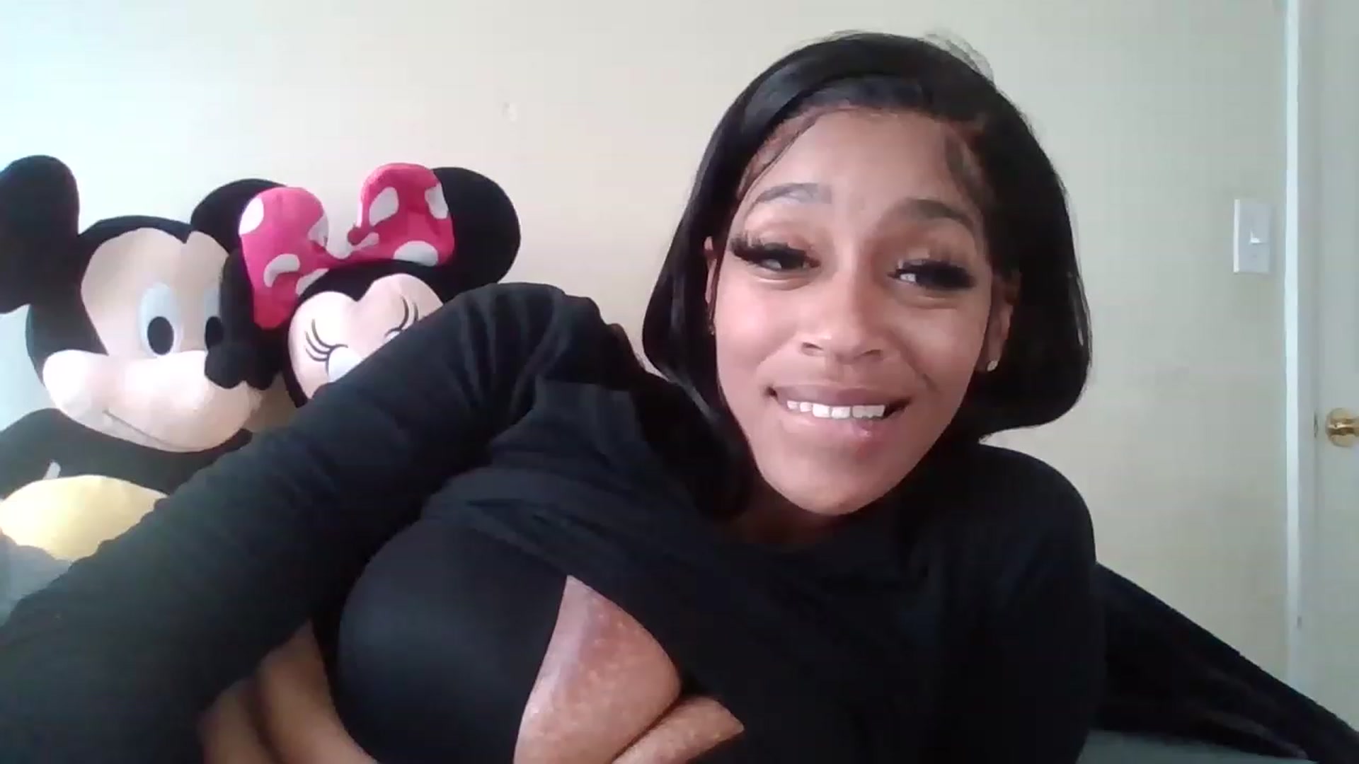 Gallery image thumbnail from XXXRedBone21's myfreecams stream on, 11/22/2022, 17:41 image 9 of 20