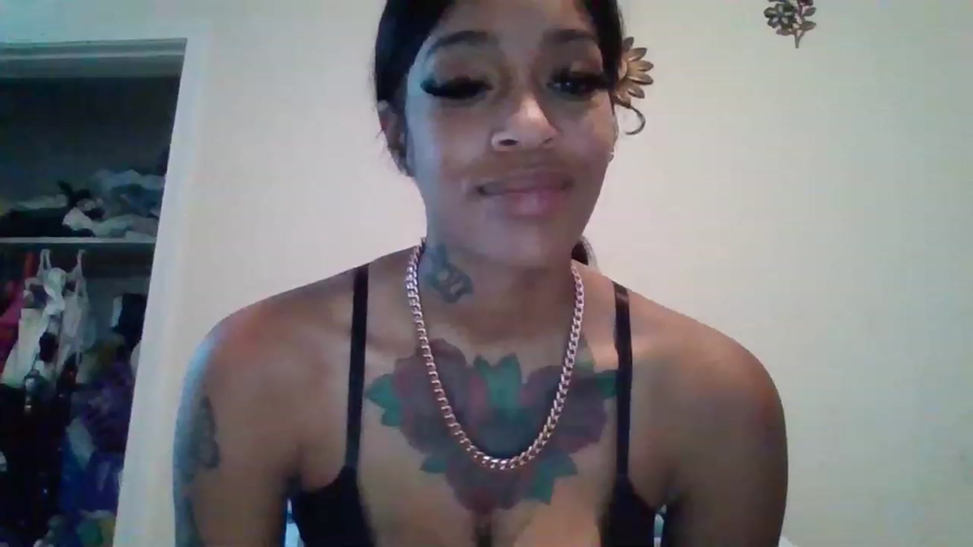 Gallery image thumbnail from XXXRedBone21's myfreecams stream on, 11/23/2022, 13:04 image 1 of 20