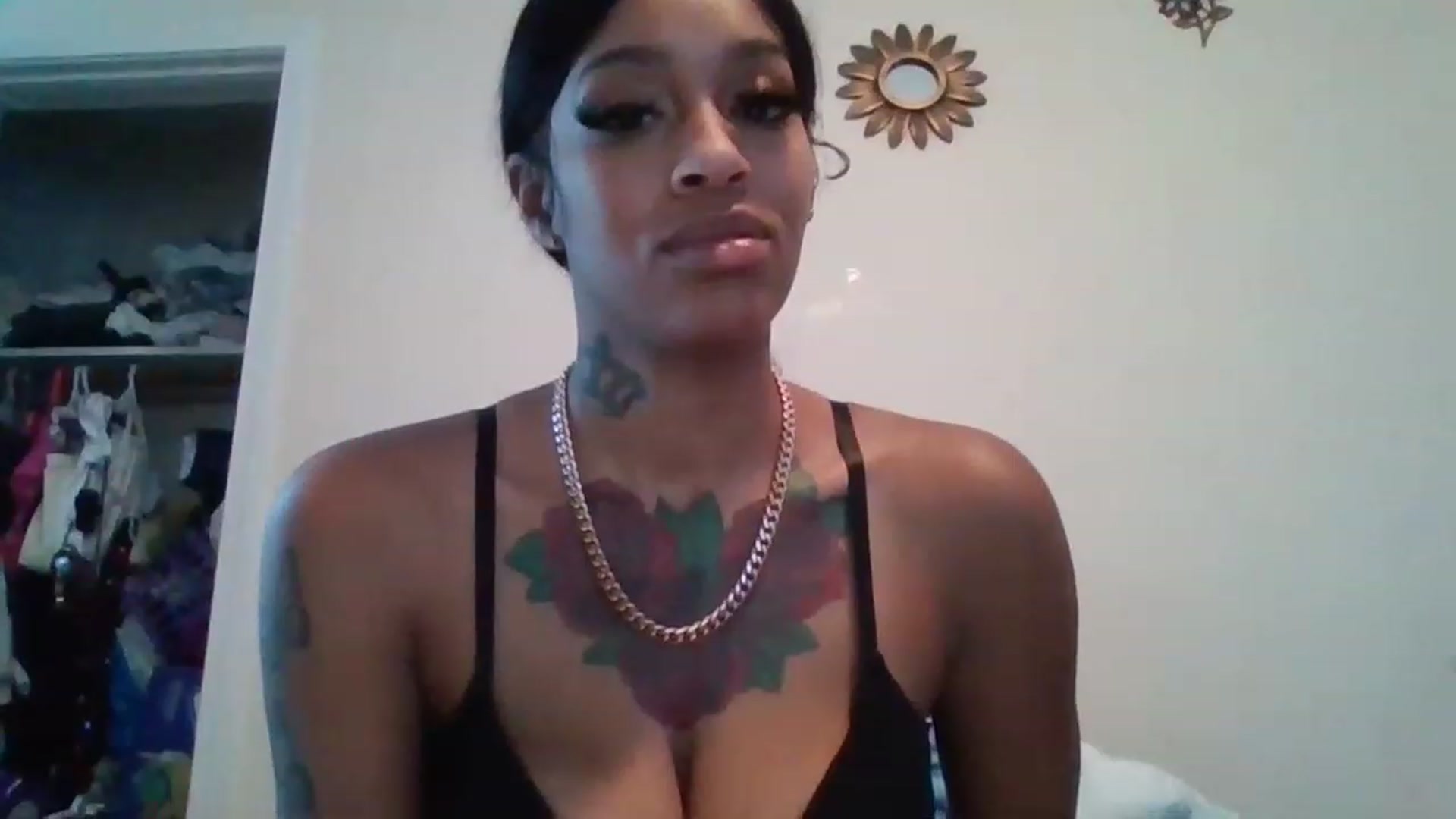 Gallery image thumbnail from XXXRedBone21's myfreecams stream on, 11/23/2022, 13:04 image 15 of 20