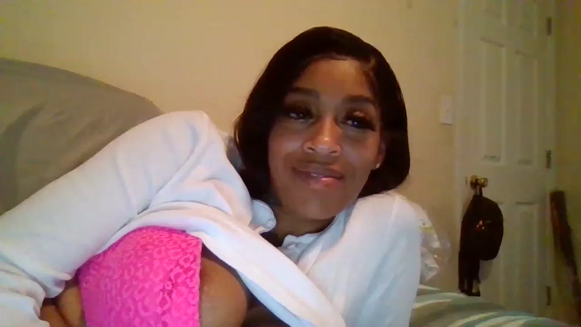 Gallery image thumbnail from XXXRedBone21x's myfreecams stream on, 12/01/2022, 24:02 image 7 of 20