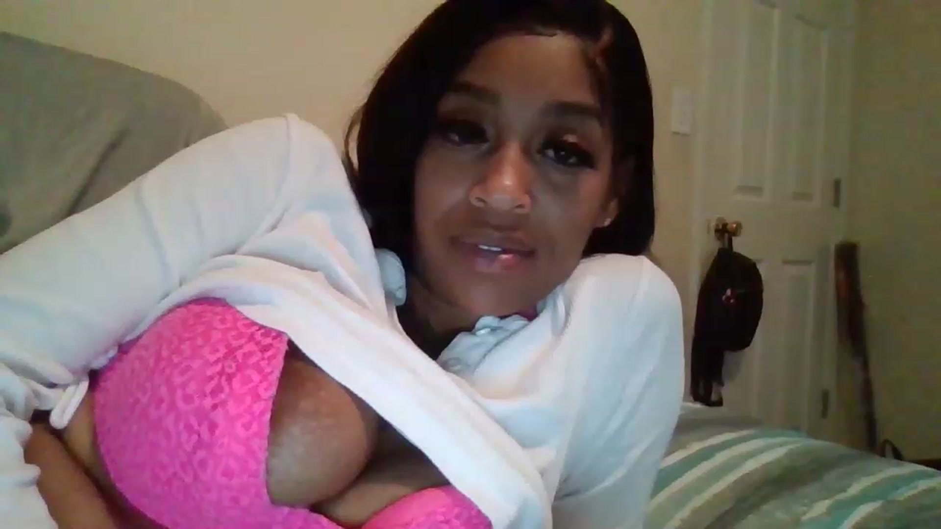 Gallery image thumbnail from XXXRedBone21x's myfreecams stream on, 12/01/2022, 24:02 image 14 of 20
