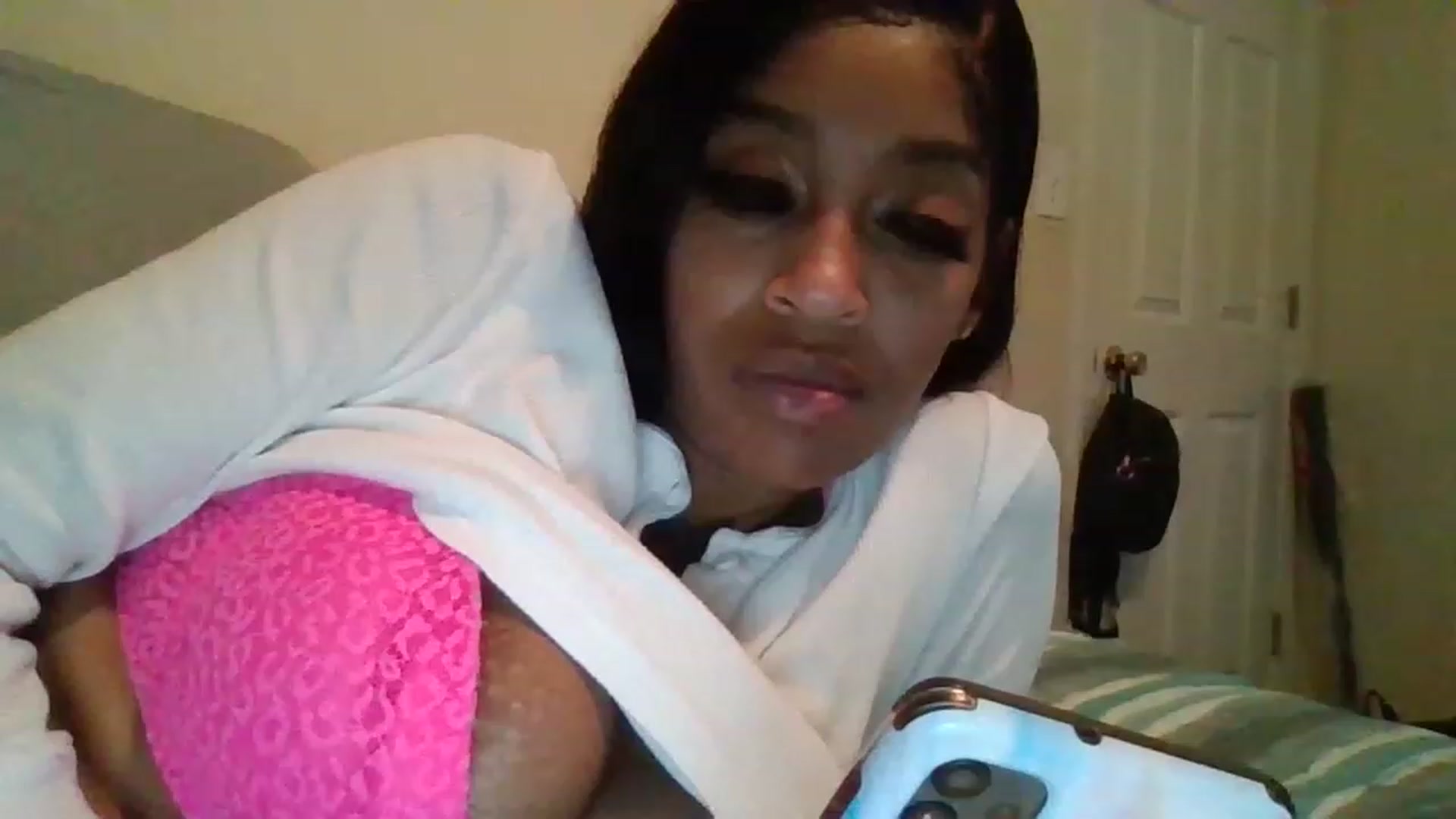 Gallery image thumbnail from XXXRedBone21x's myfreecams stream on, 12/01/2022, 24:02 image 12 of 20