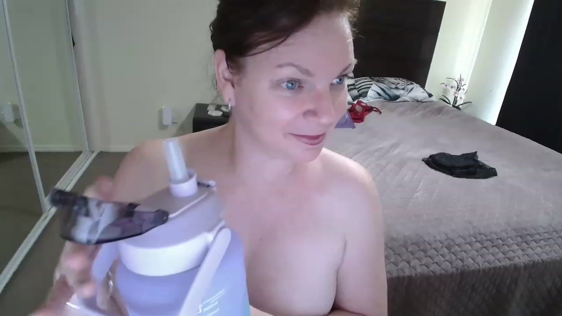 Gallery image thumbnail from XXXenia's myfreecams stream on, 12/22/2022, 02:48 image 18 of 20