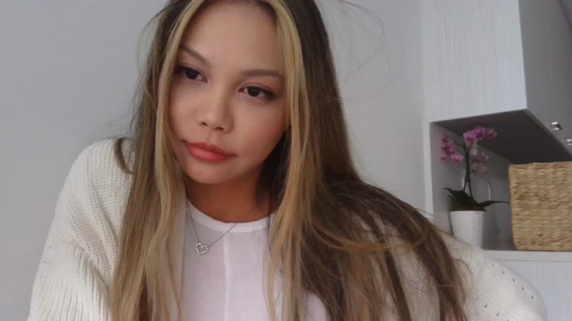Gallery image thumbnail from XX_Angel's myfreecams stream on, 03/30/2024, 14:15 image 8 of 20