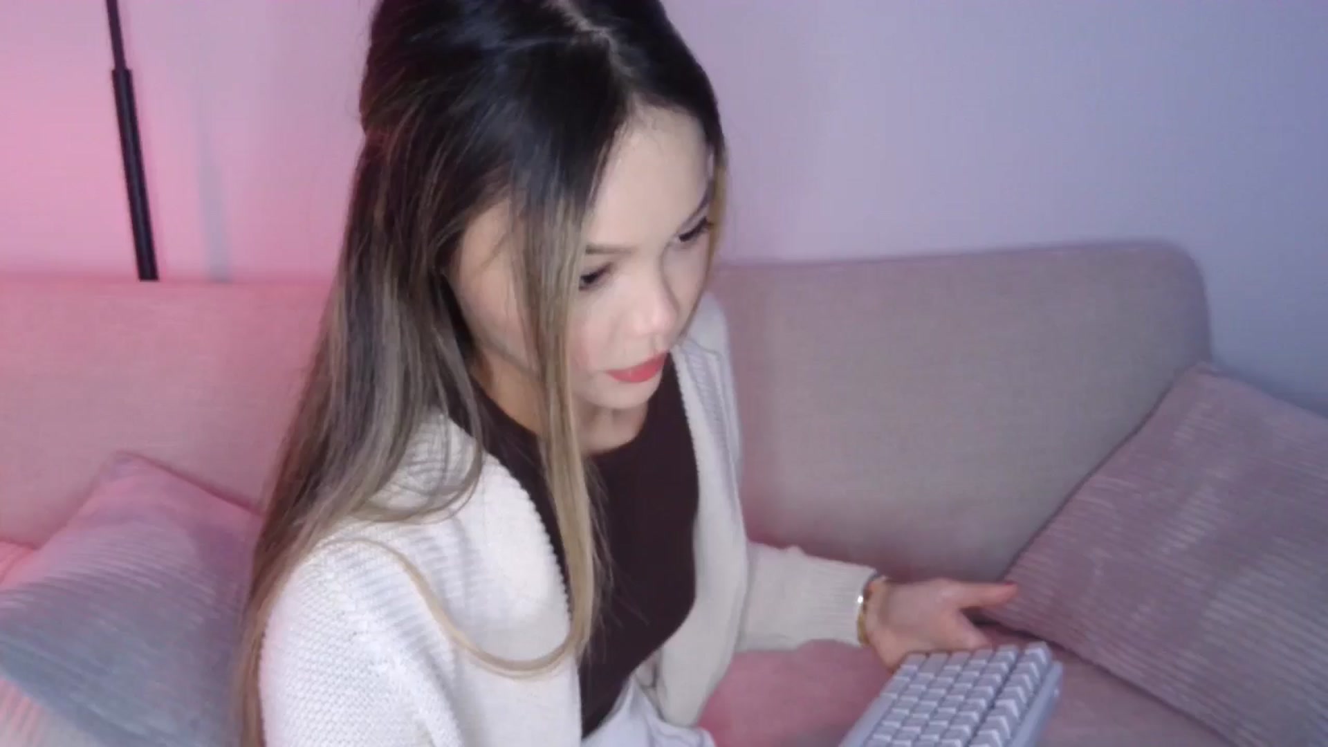 Gallery image thumbnail from XX_Angel's myfreecams stream on, 08/29/2024, 19:31 image 1 of 20