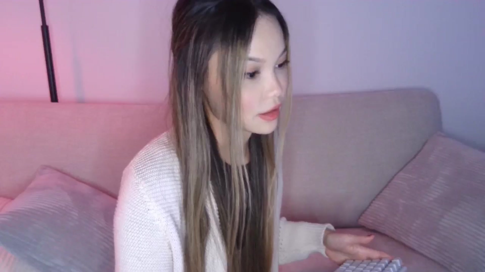 Gallery image thumbnail from XX_Angel's myfreecams stream on, 08/29/2024, 19:31 image 6 of 20