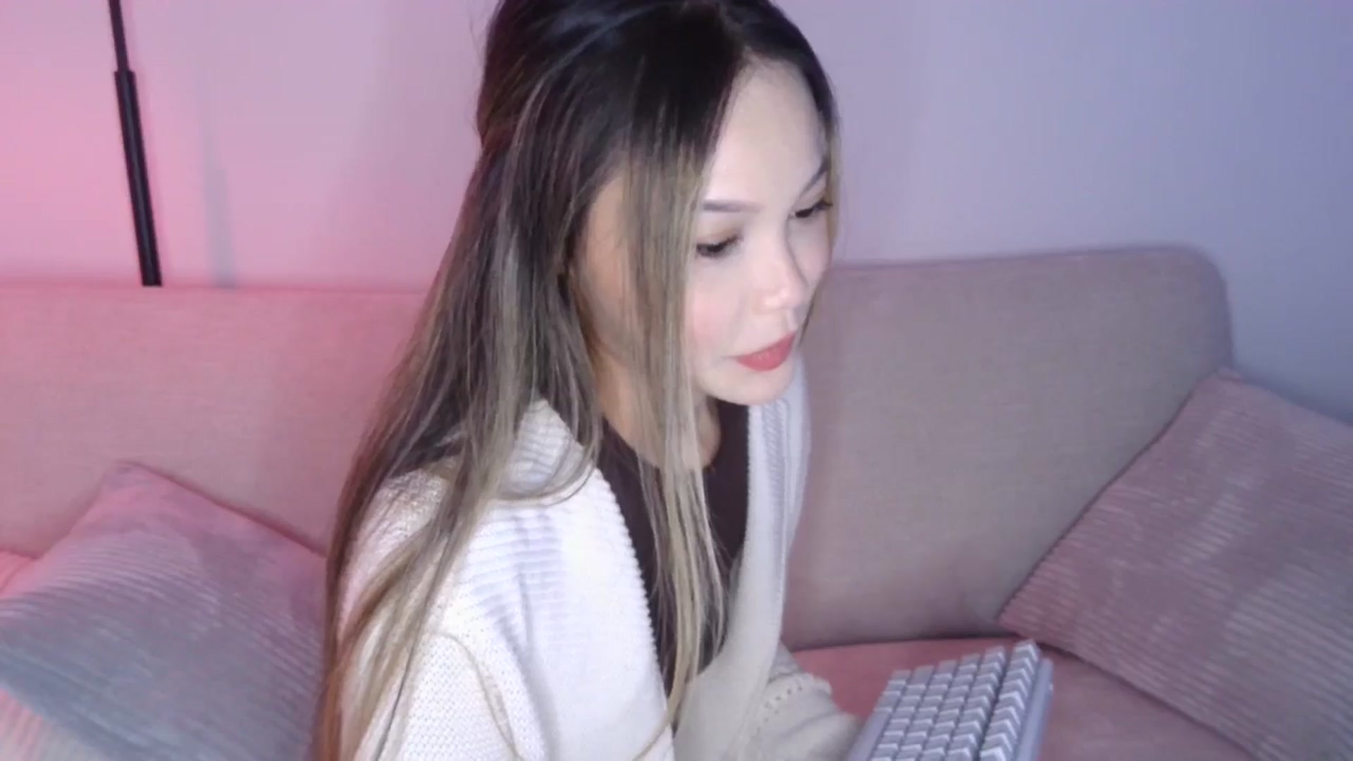 Gallery image thumbnail from XX_Angel's myfreecams stream on, 08/29/2024, 19:31 image 2 of 20