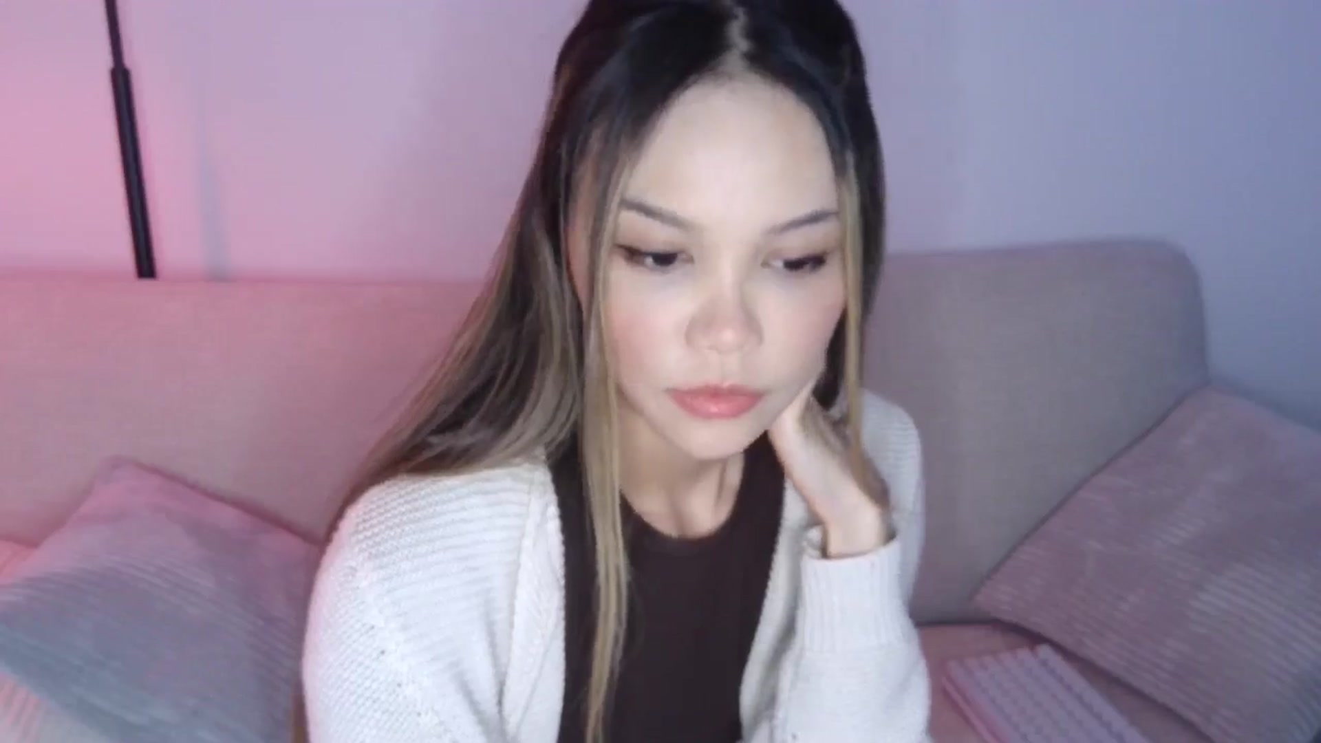Gallery image thumbnail from XX_Angel's myfreecams stream on, 08/29/2024, 19:31 image 13 of 20