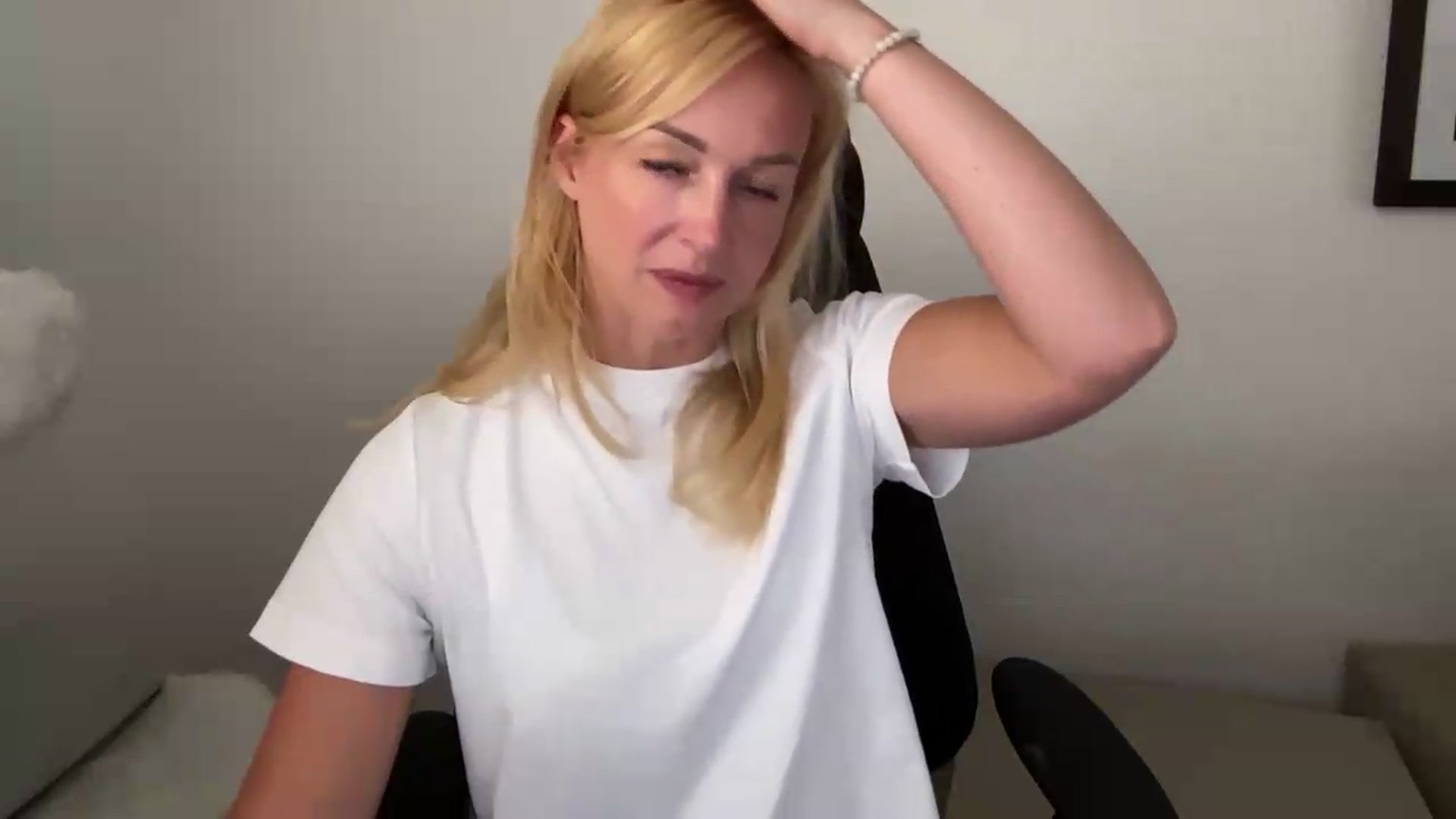 Gallery image thumbnail from XXsweetgirlXX's myfreecams stream on, 08/09/2026, 14:16 image 16 of 20