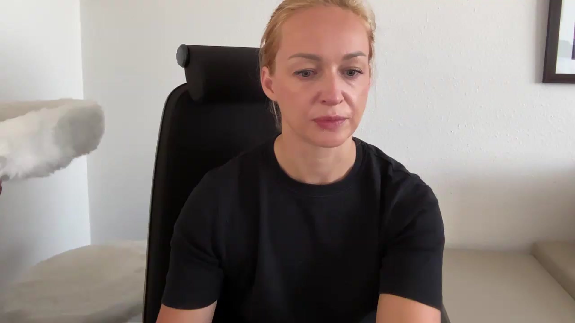 Gallery image thumbnail from XXsweetgirlXX's myfreecams stream on, 08/10/2026, 08:19 image 3 of 20