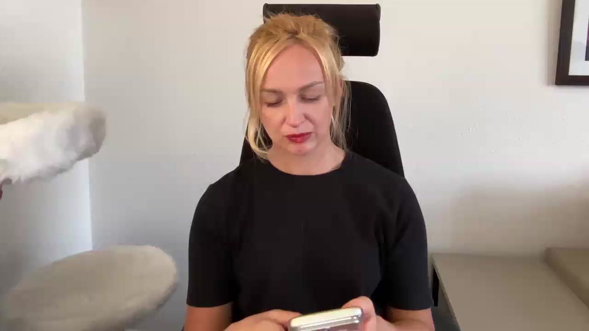 Gallery image thumbnail from XXsweetgirlXX's myfreecams stream on, 08/10/2026, 15:16 image 1 of 20