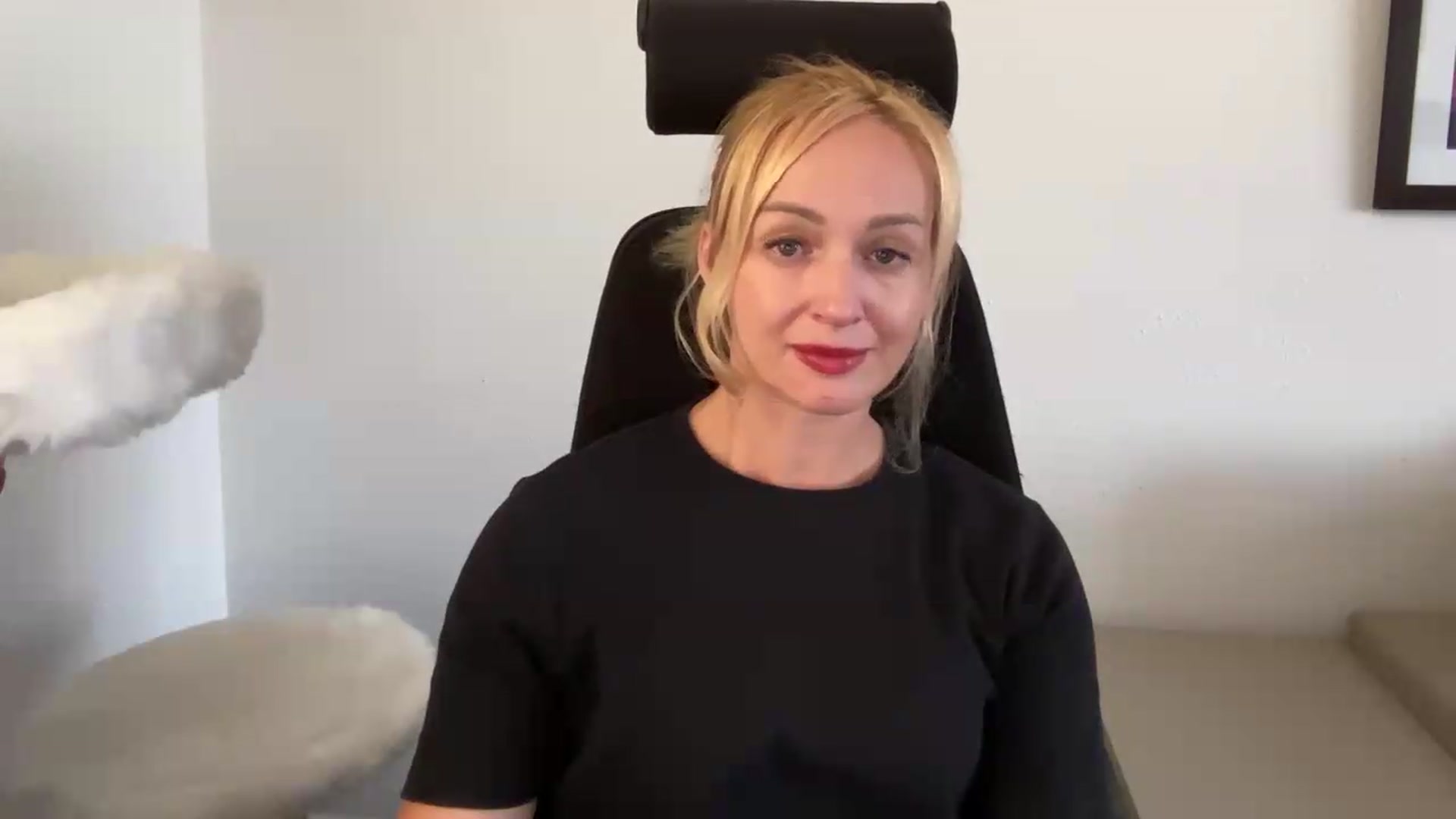 Gallery image thumbnail from XXsweetgirlXX's myfreecams stream on, 08/10/2026, 15:16 image 8 of 20