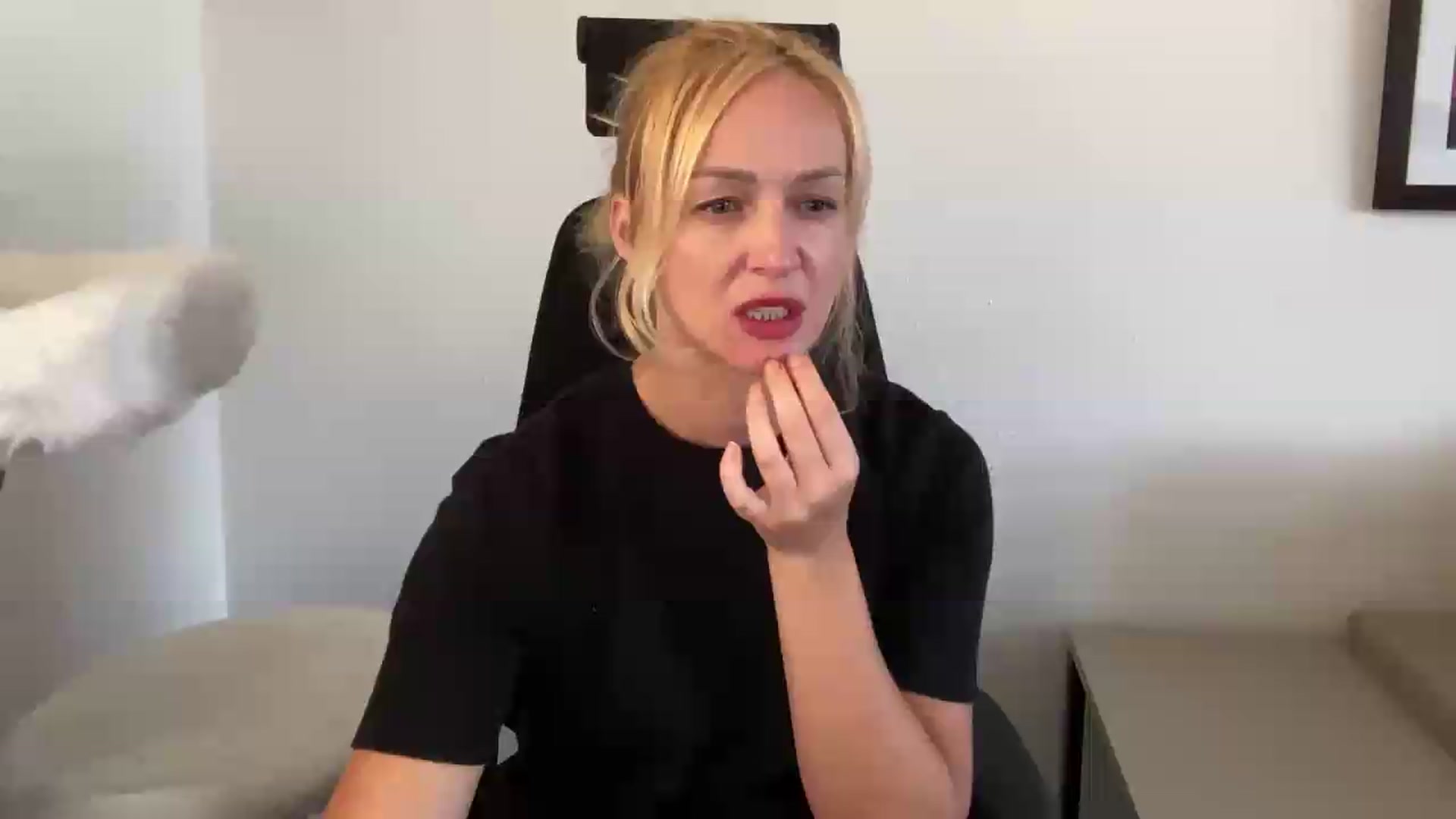 Gallery image thumbnail from XXsweetgirlXX's myfreecams stream on, 08/10/2026, 15:16 image 11 of 20