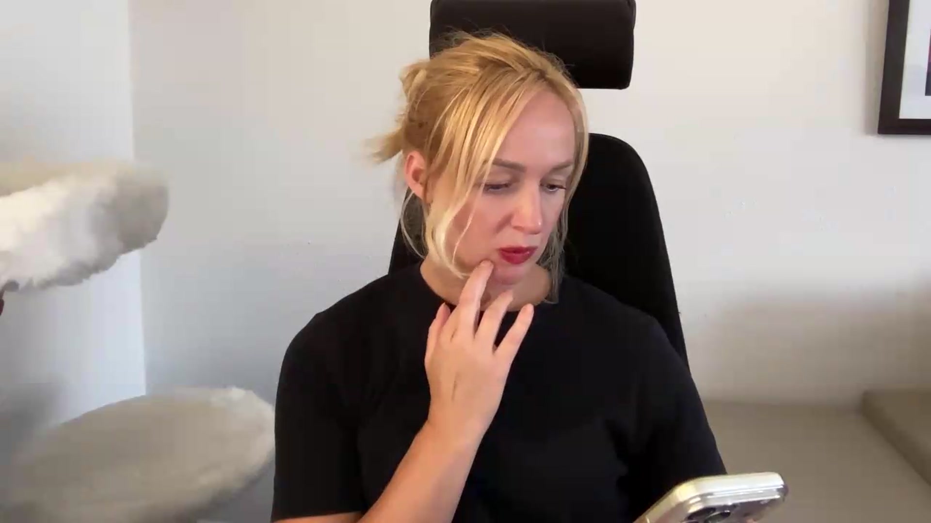 Gallery image thumbnail from XXsweetgirlXX's myfreecams stream on, 08/10/2026, 15:16 image 6 of 20