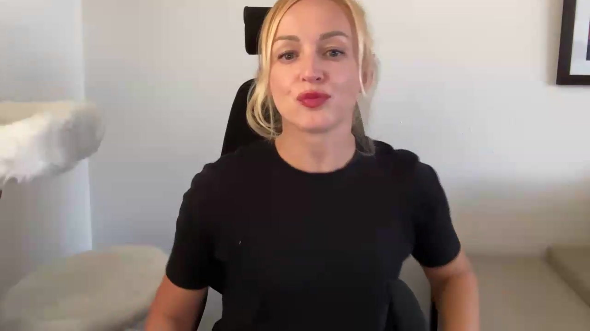 Gallery image thumbnail from XXsweetgirlXX's myfreecams stream on, 08/10/2026, 15:16 image 14 of 20