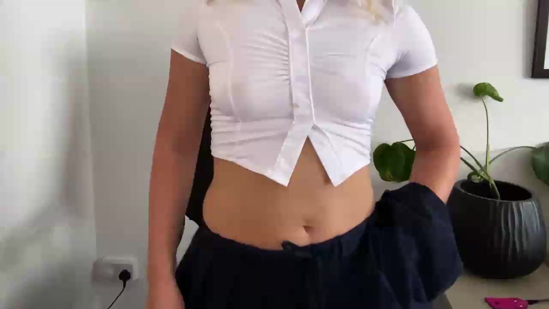 Gallery image thumbnail from XXsweetgirlXX's myfreecams stream on, 08/16/2026, 09:21 image 1 of 20