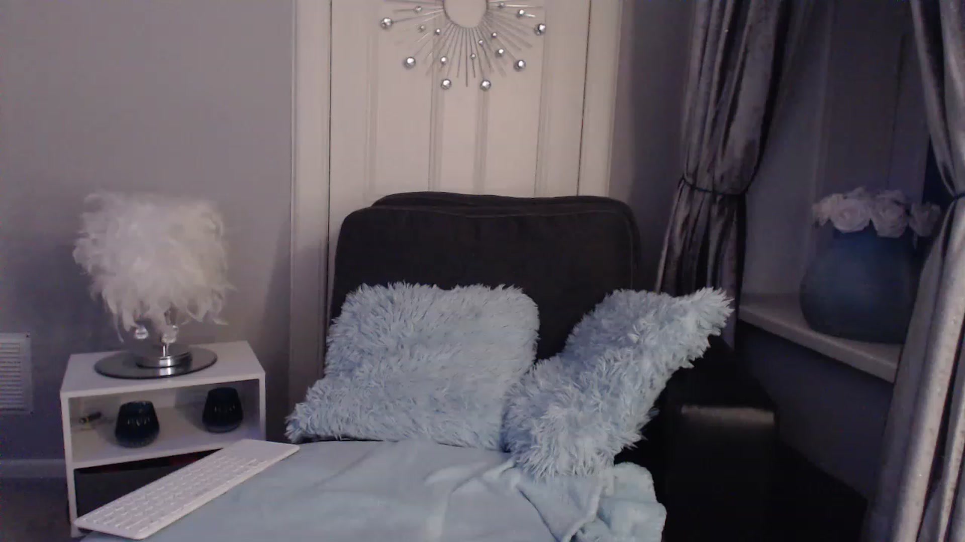 Gallery image thumbnail from X_STAR_X's myfreecams stream on, 03/20/2023, 24:39 image 14 of 20