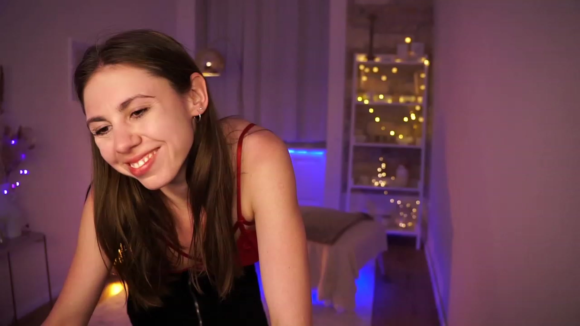 Gallery image thumbnail from X_lilly_x's myfreecams stream on, 05/01/2023, 17:47 image 3 of 20