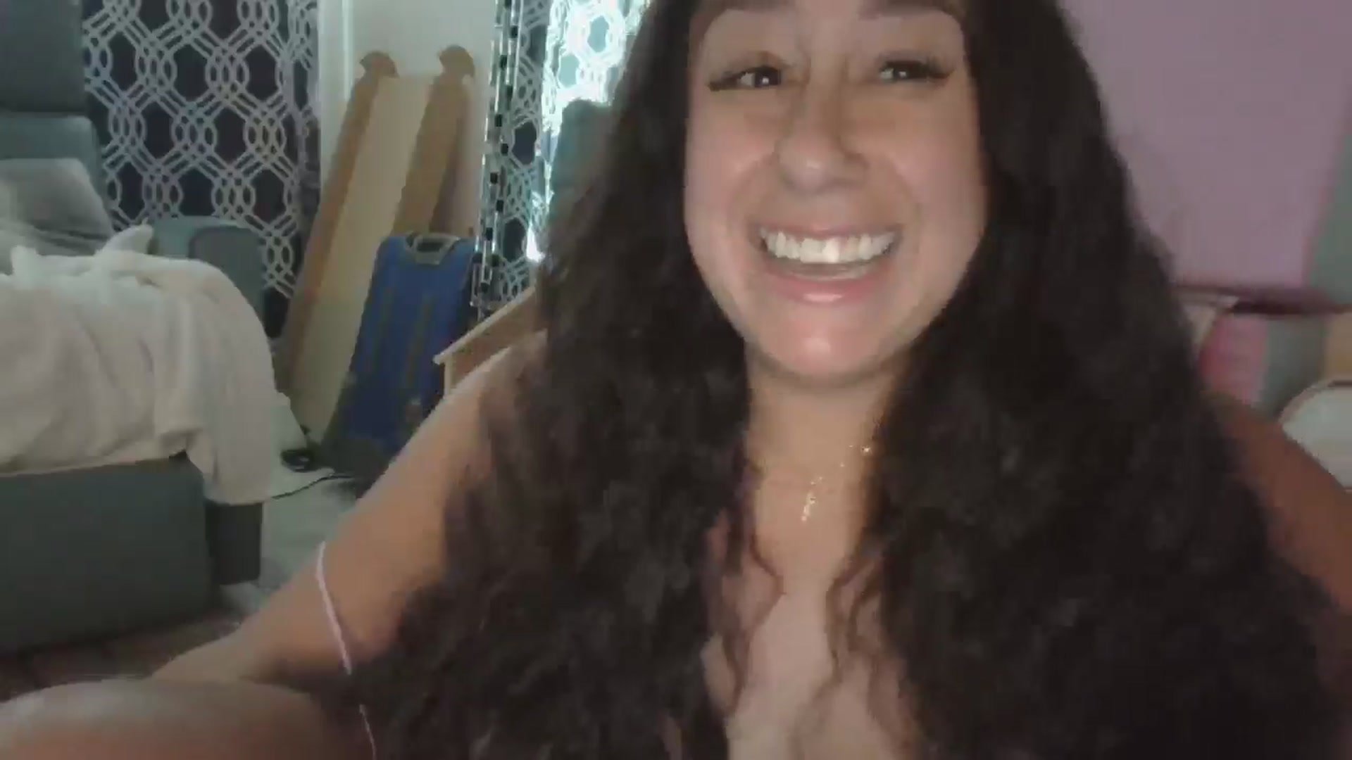 Gallery image thumbnail from Xamiblu1's myfreecams stream on, 05/25/2025, 15:32 image 12 of 20