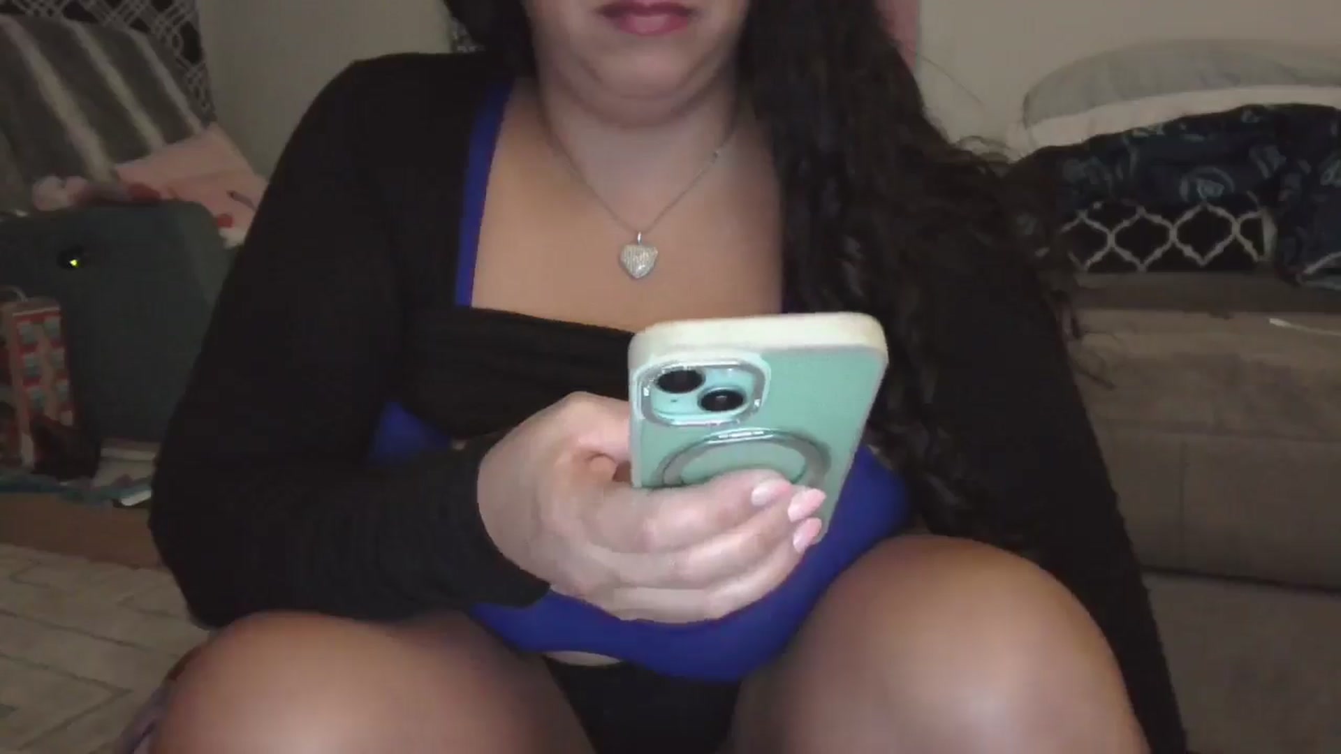 Gallery image thumbnail from Xamiblu1's myfreecams stream on, 06/08/2025, 24:25 image 14 of 20