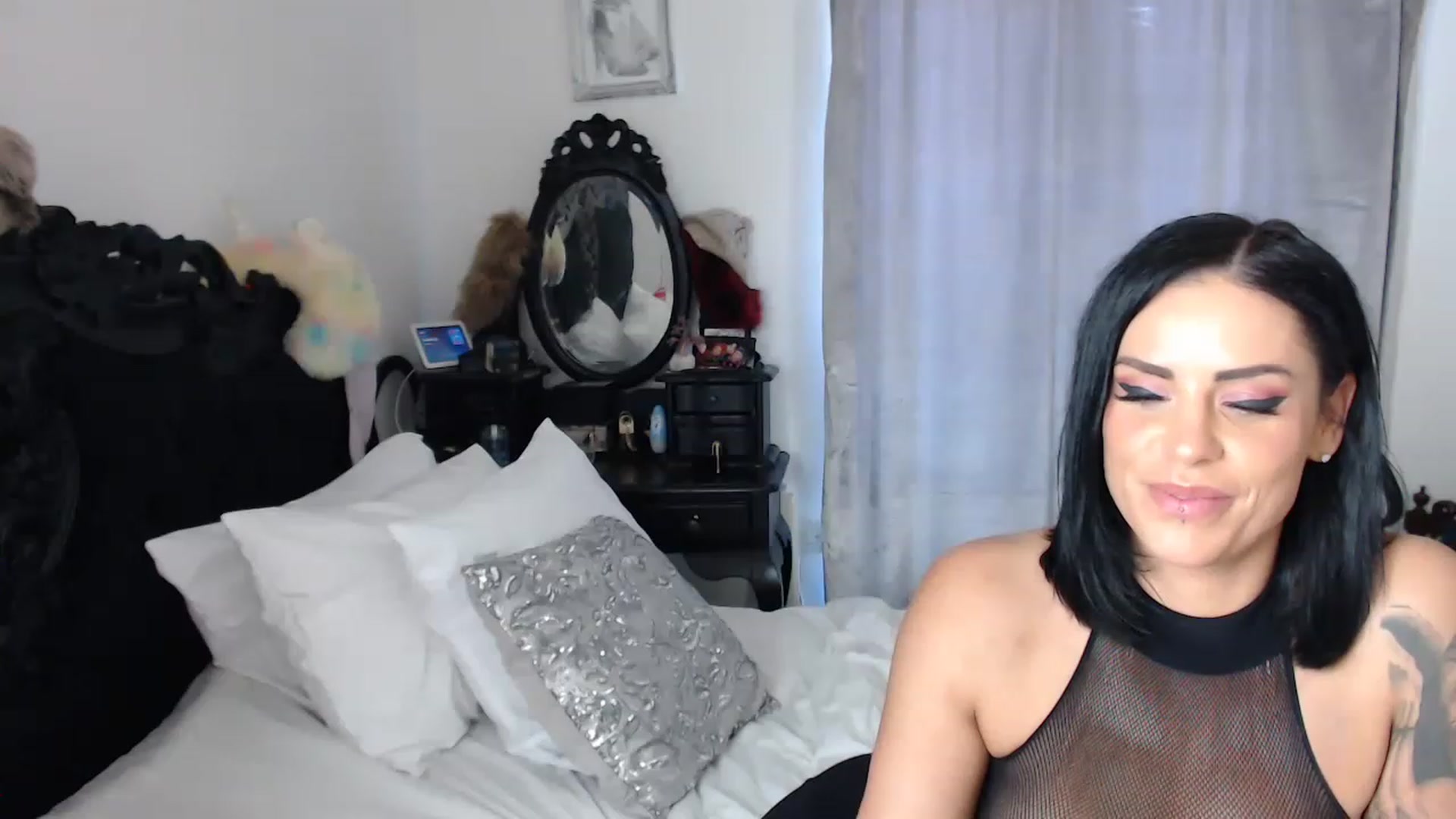 Gallery image thumbnail from Xbabe_Skyler's myfreecams stream on, 11/22/2022, 11:37 image 5 of 20