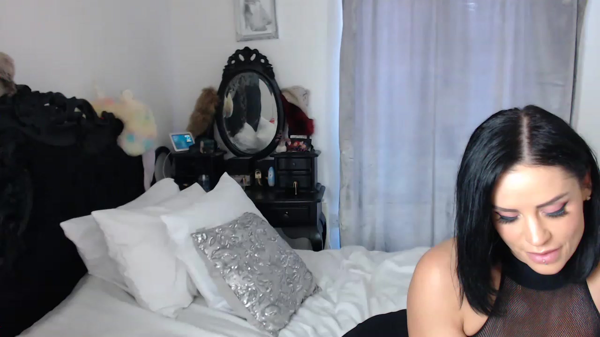 Gallery image thumbnail from Xbabe_Skyler's myfreecams stream on, 11/22/2022, 11:37 image 9 of 20