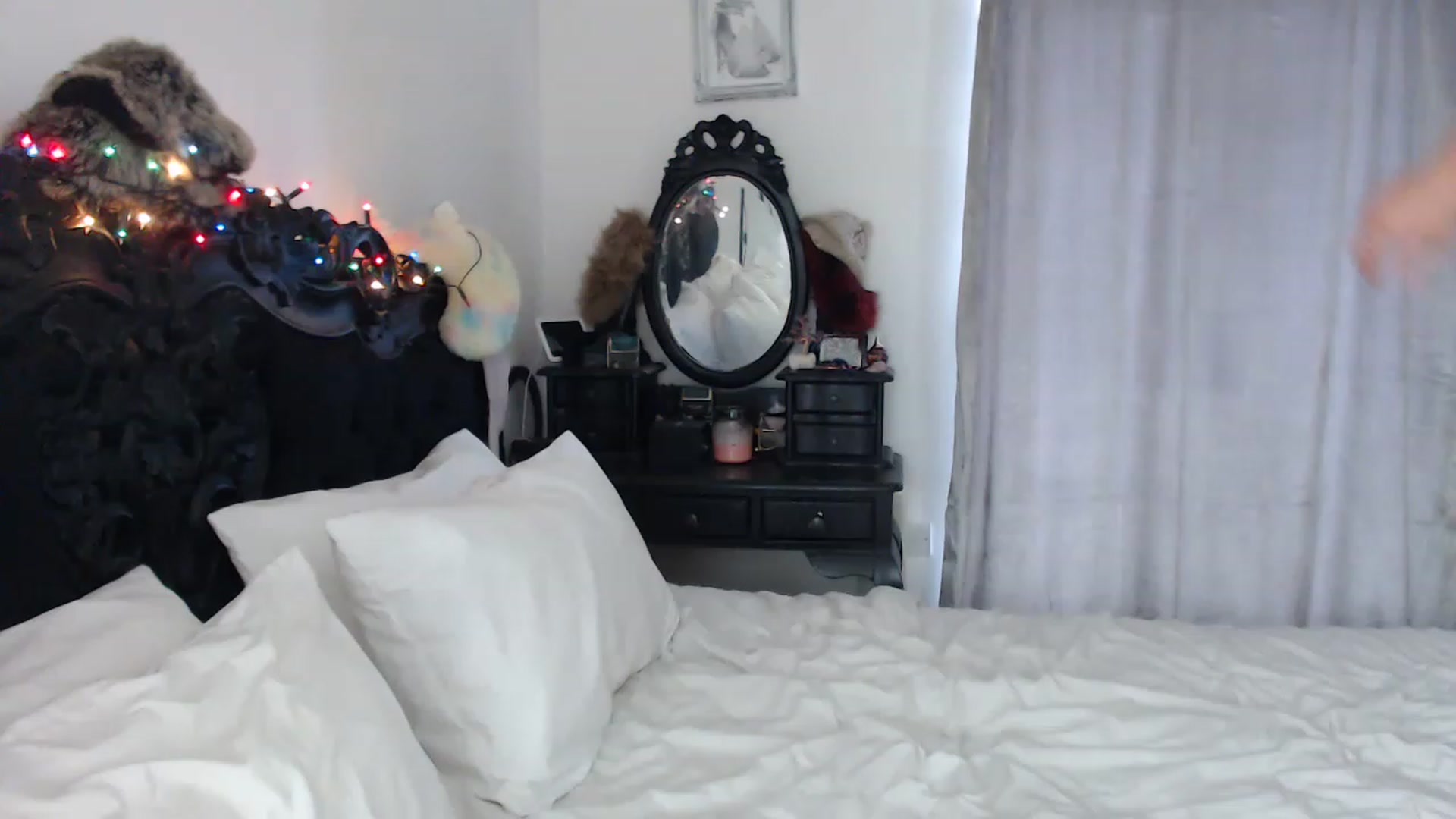 Gallery image thumbnail from Xbabe_Skyler's myfreecams stream on, 12/07/2022, 12:38 image 3 of 20