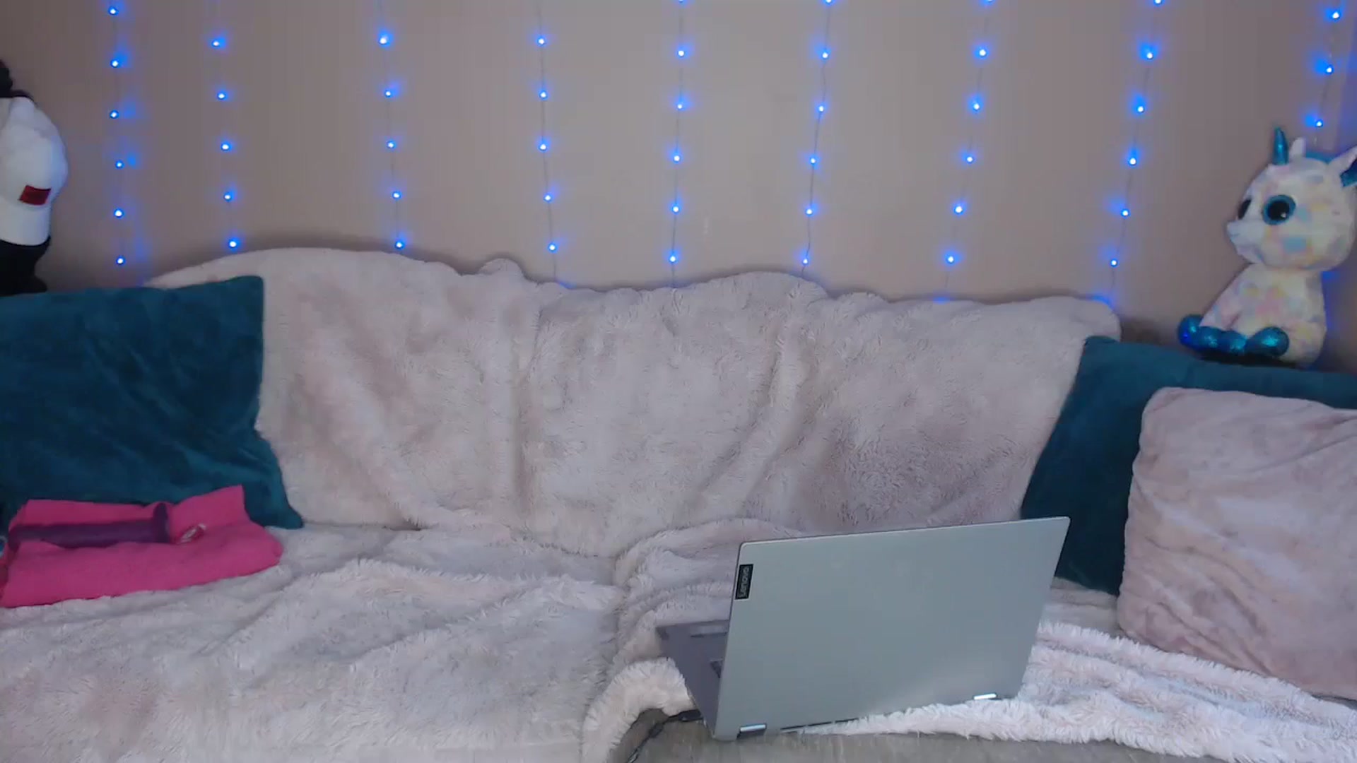 Gallery image thumbnail from Xbabe_Skyler's myfreecams stream on, 09/19/2023, 11:01 image 17 of 20