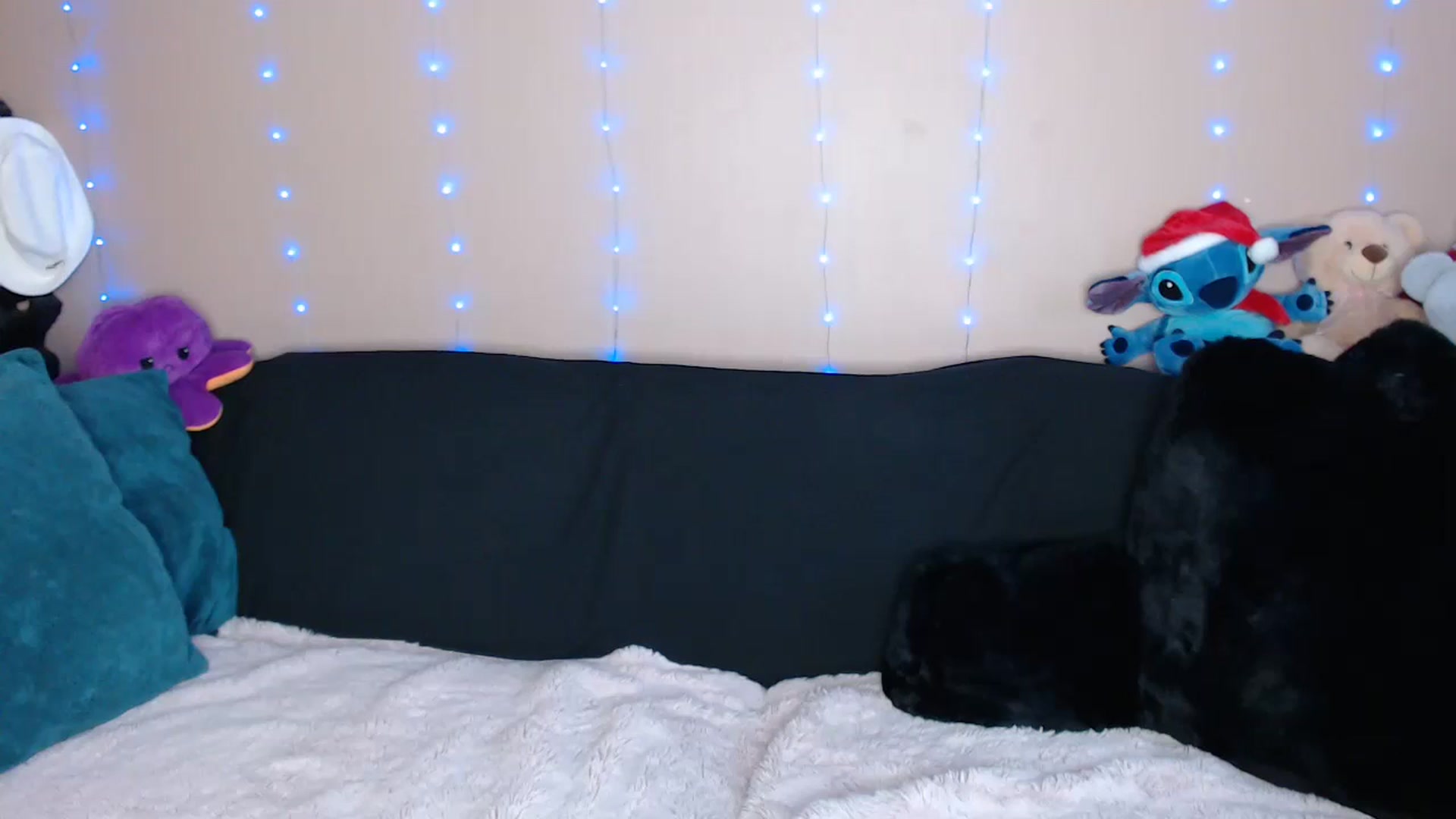 Gallery image thumbnail from Xbabe_Skyler's myfreecams stream on, 12/12/2023, 12:16 image 3 of 20