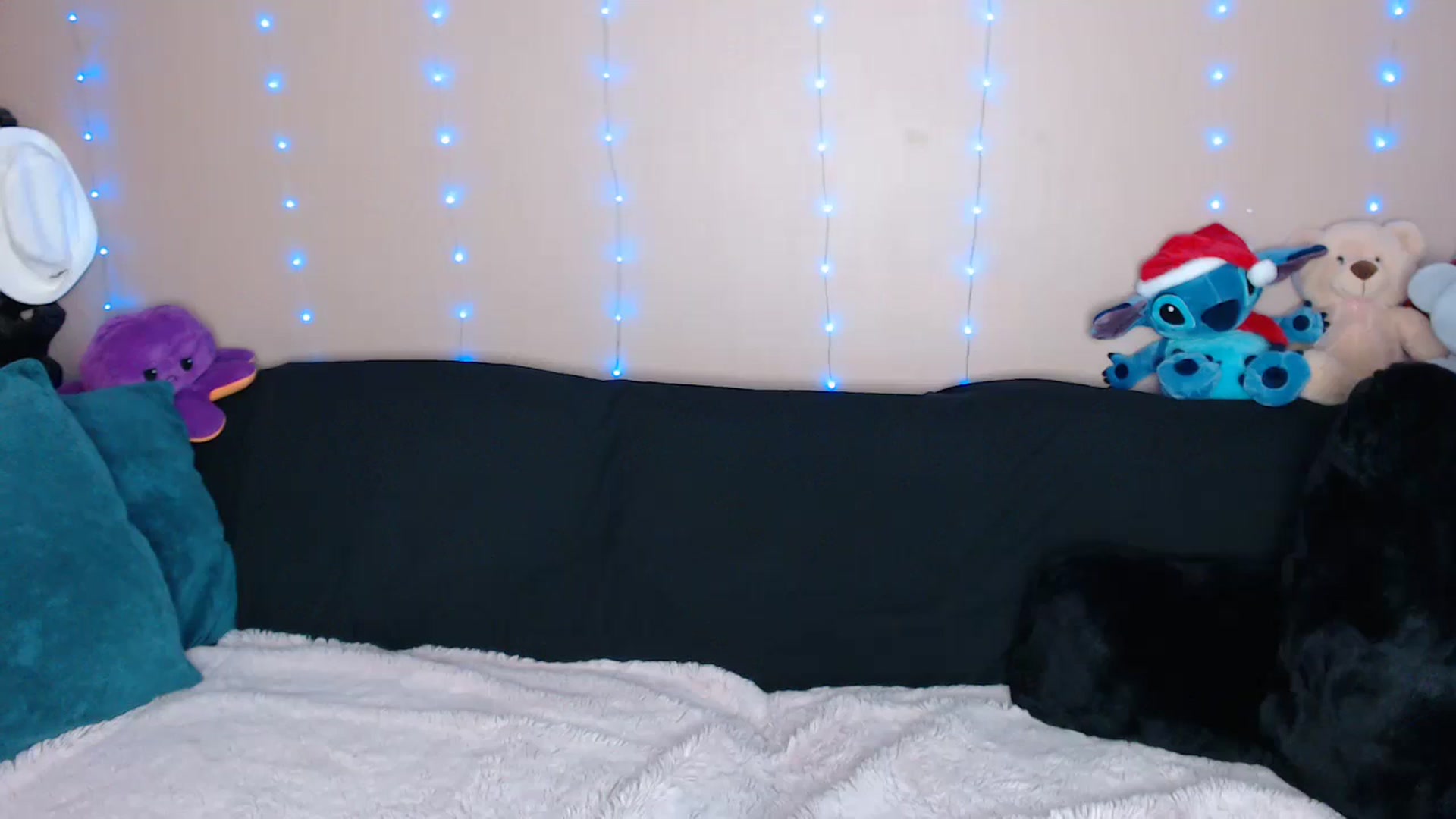 Gallery image thumbnail from Xbabe_Skyler's myfreecams stream on, 12/12/2023, 13:20 image 7 of 20