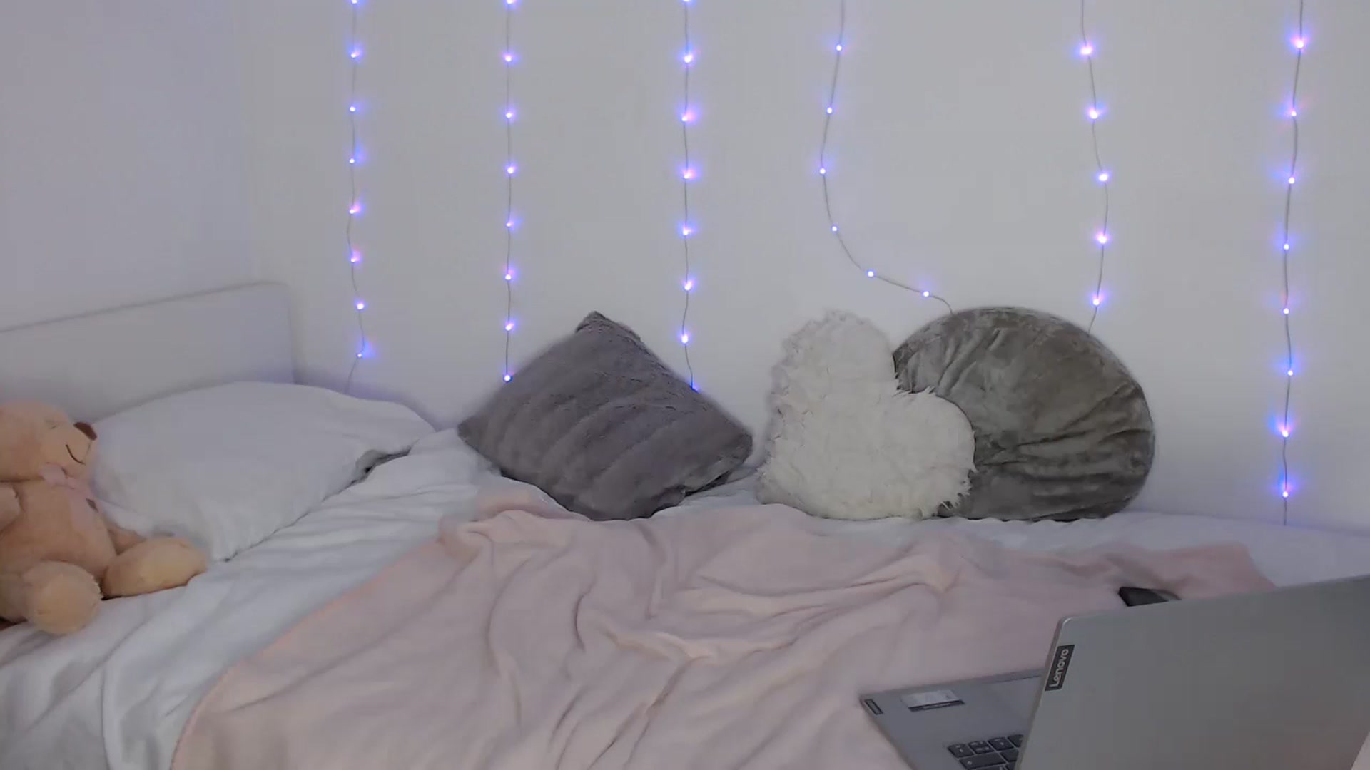 Gallery image thumbnail from Xbabe_Skyler's myfreecams stream on, 05/10/2024, 10:16 image 7 of 20