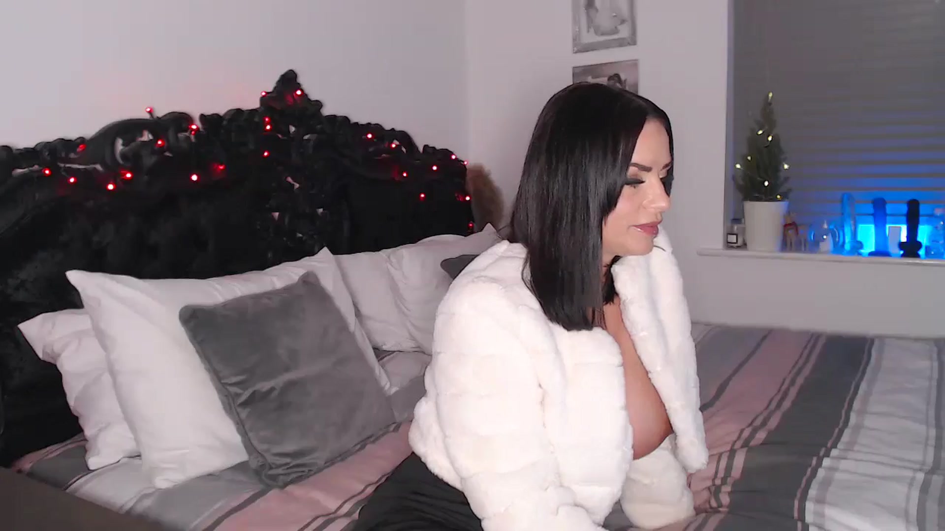 Gallery image thumbnail from Xbabe_Skyler's myfreecams stream on, 11/30/2024, 16:35 image 6 of 20