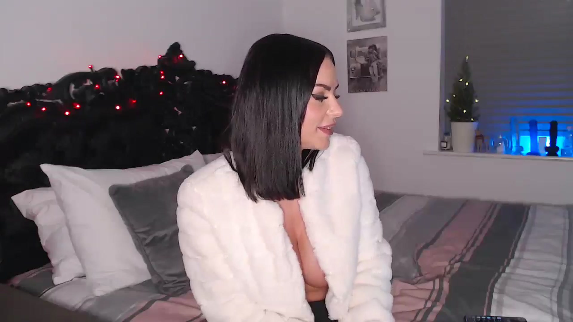 Gallery image thumbnail from Xbabe_Skyler's myfreecams stream on, 11/30/2024, 16:35 image 14 of 20
