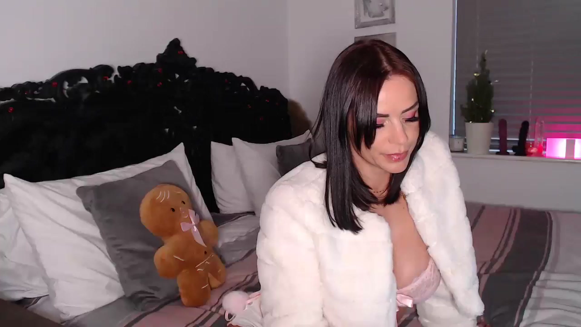 Gallery image thumbnail from Xbabe_Skyler's myfreecams stream on, 12/11/2024, 11:54 image 5 of 20